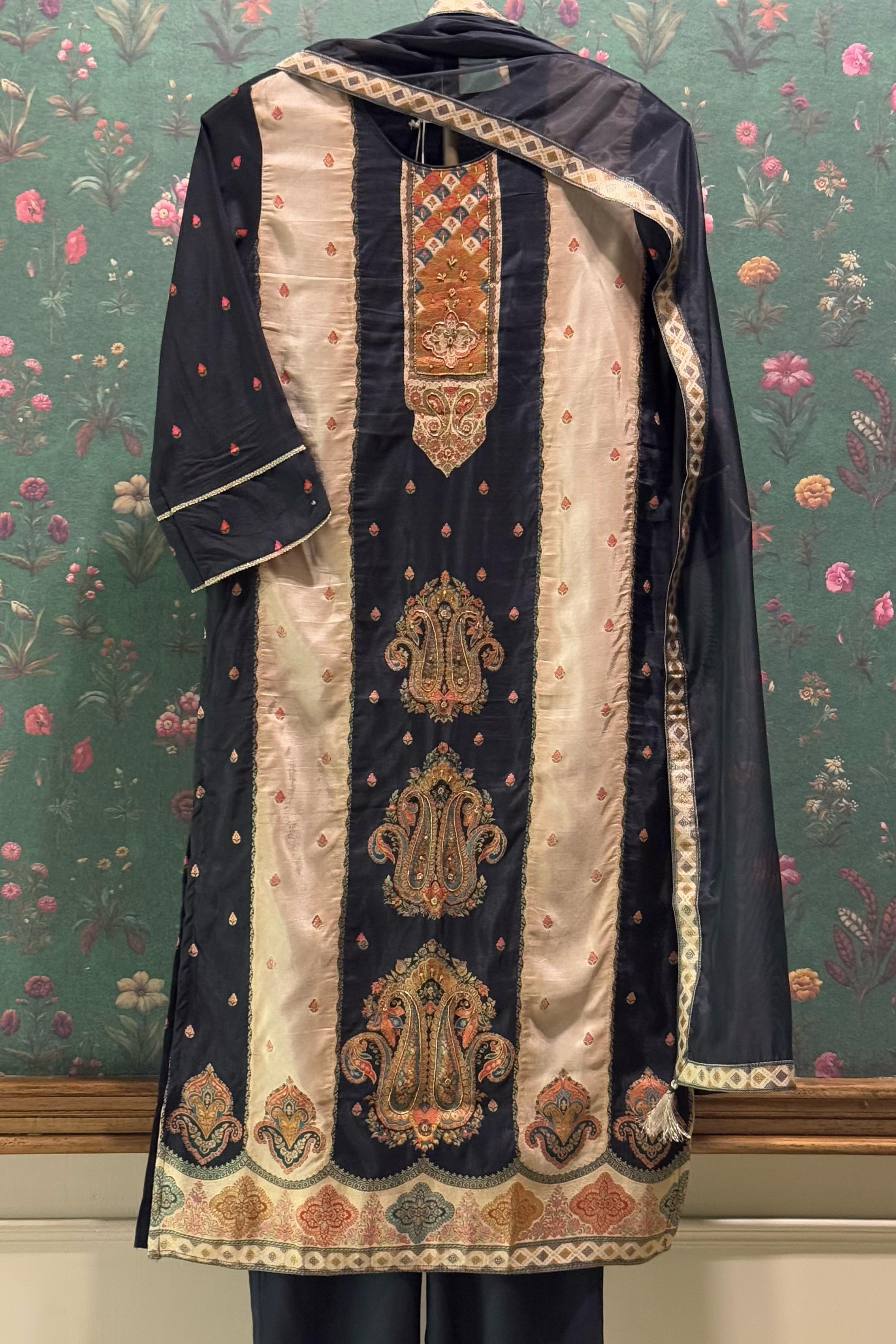 Jacquard Embroidered Suit Set - Black | HER-466