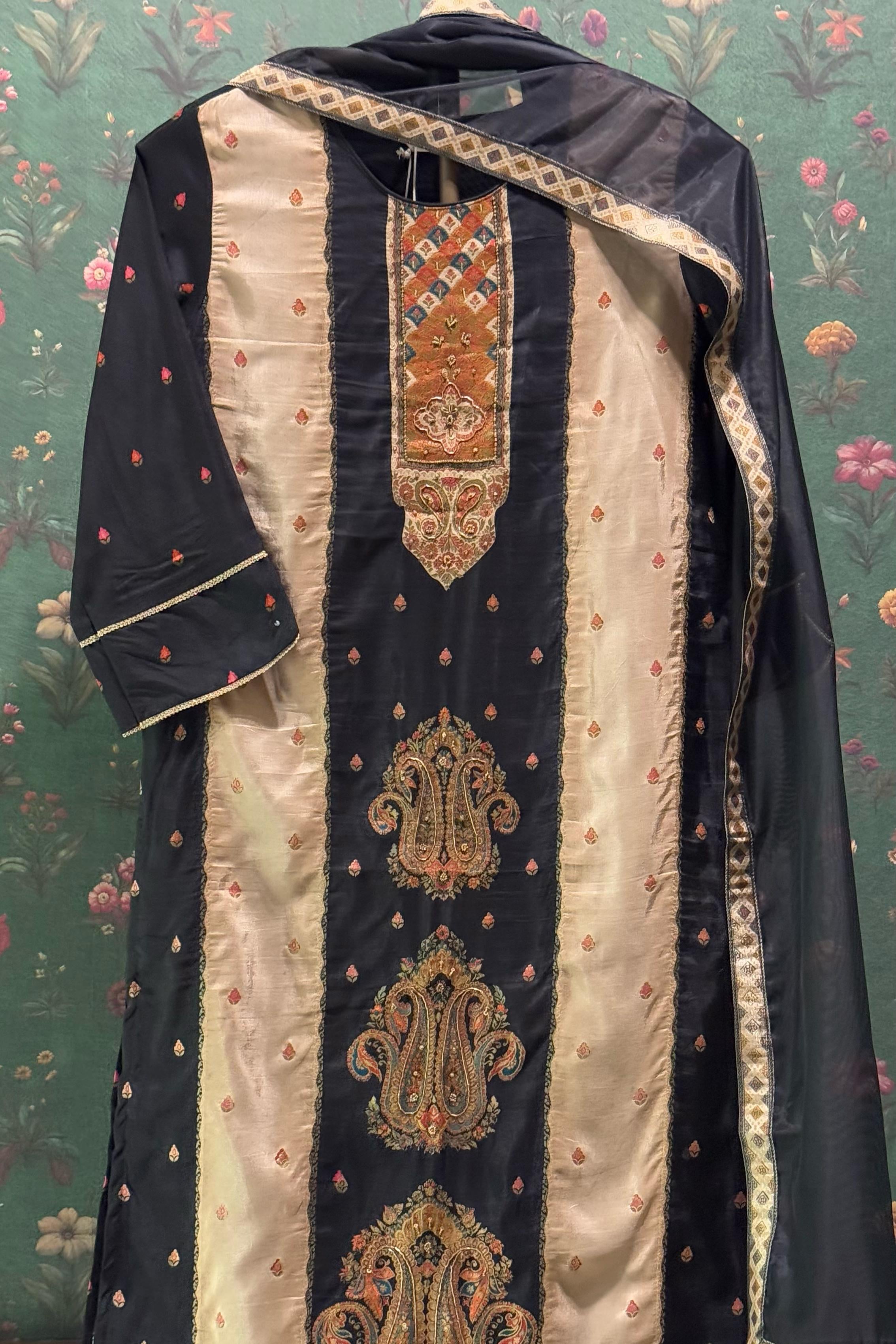 Jacquard Embroidered Suit Set - Black | HER-466