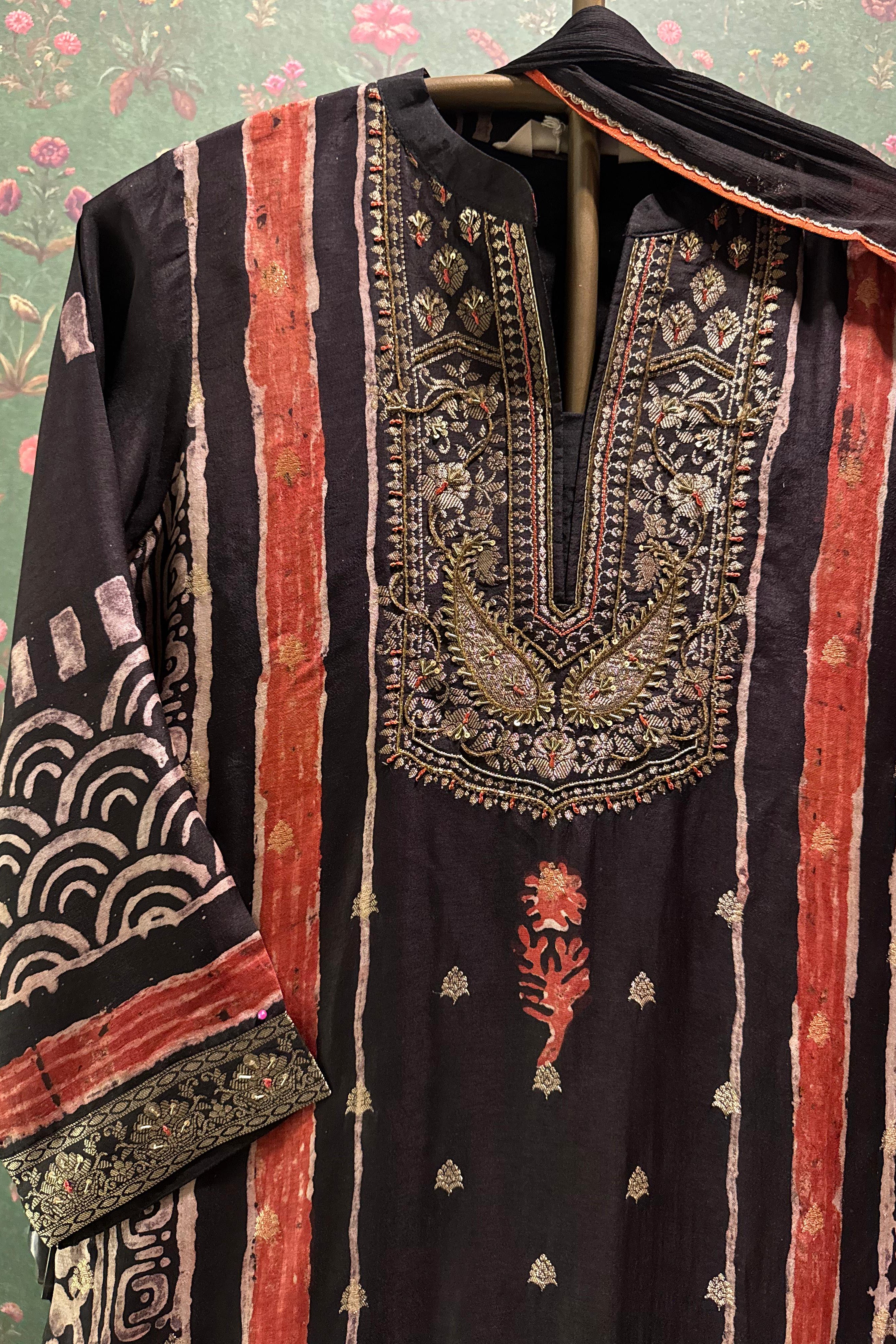 Midnight Rouge Embroidered Jacquard Suit Set | HER-427