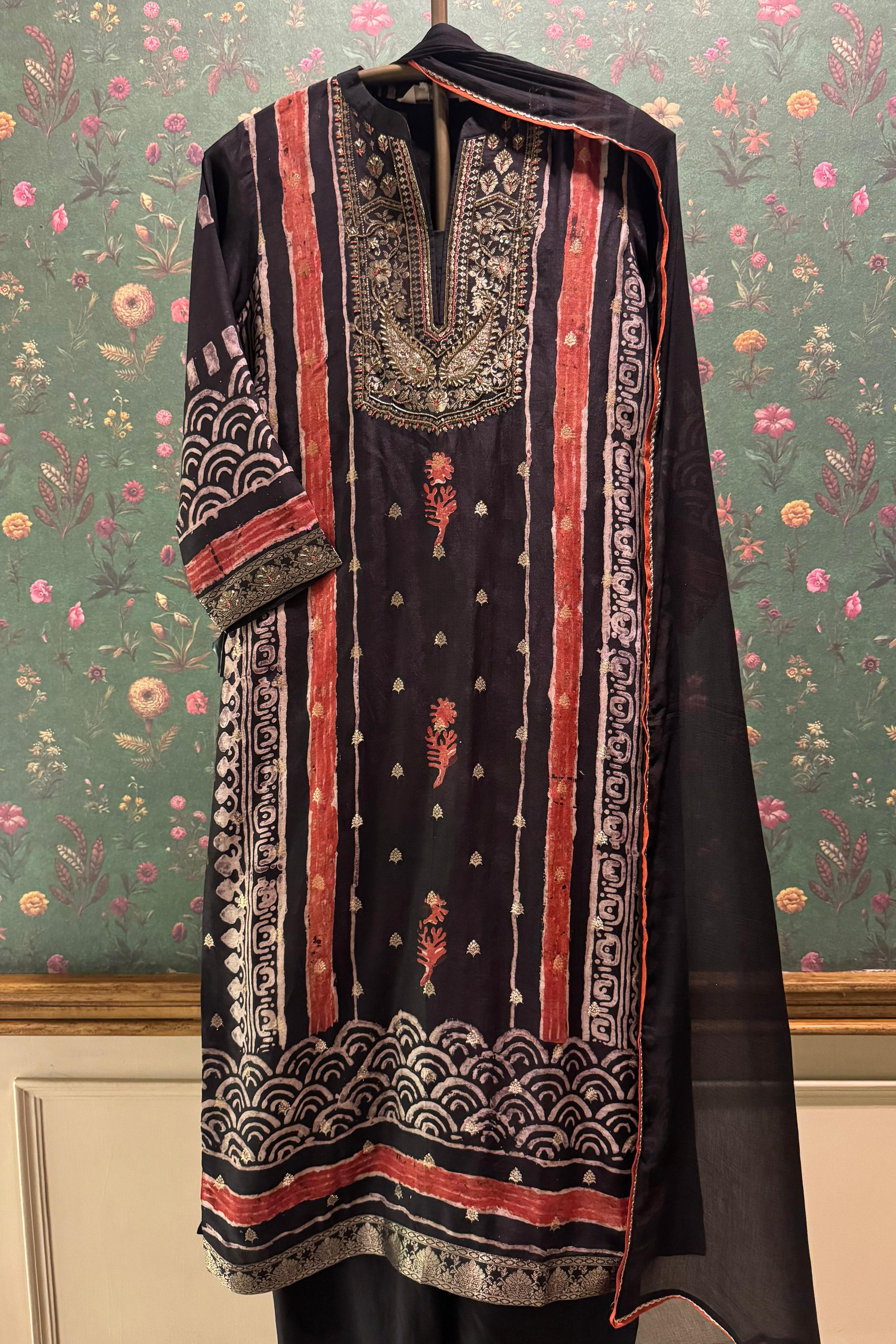 Midnight Rouge Embroidered Jacquard Suit Set | HER-427