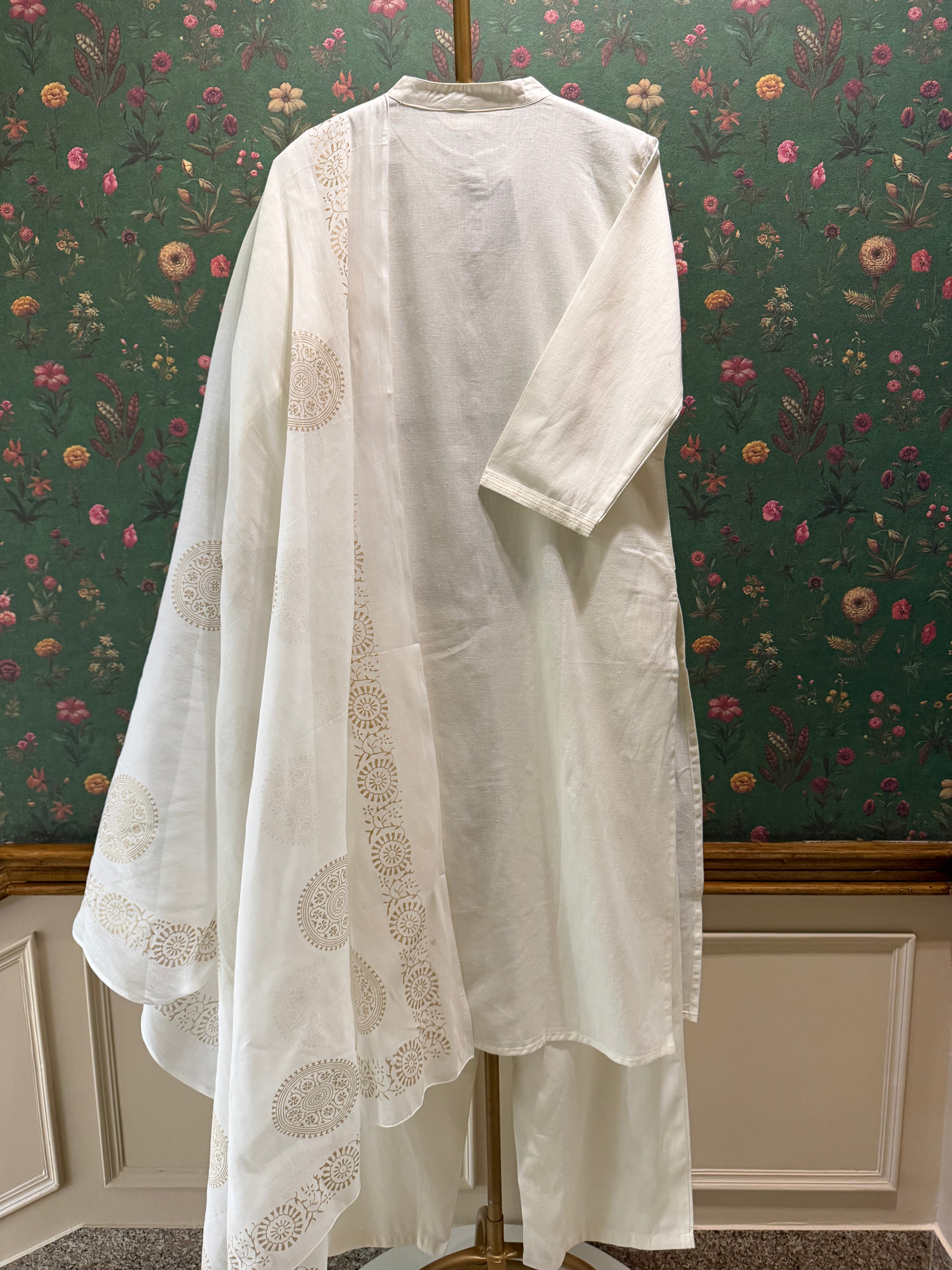 Ivory White Minimal Suit Set | HER-704