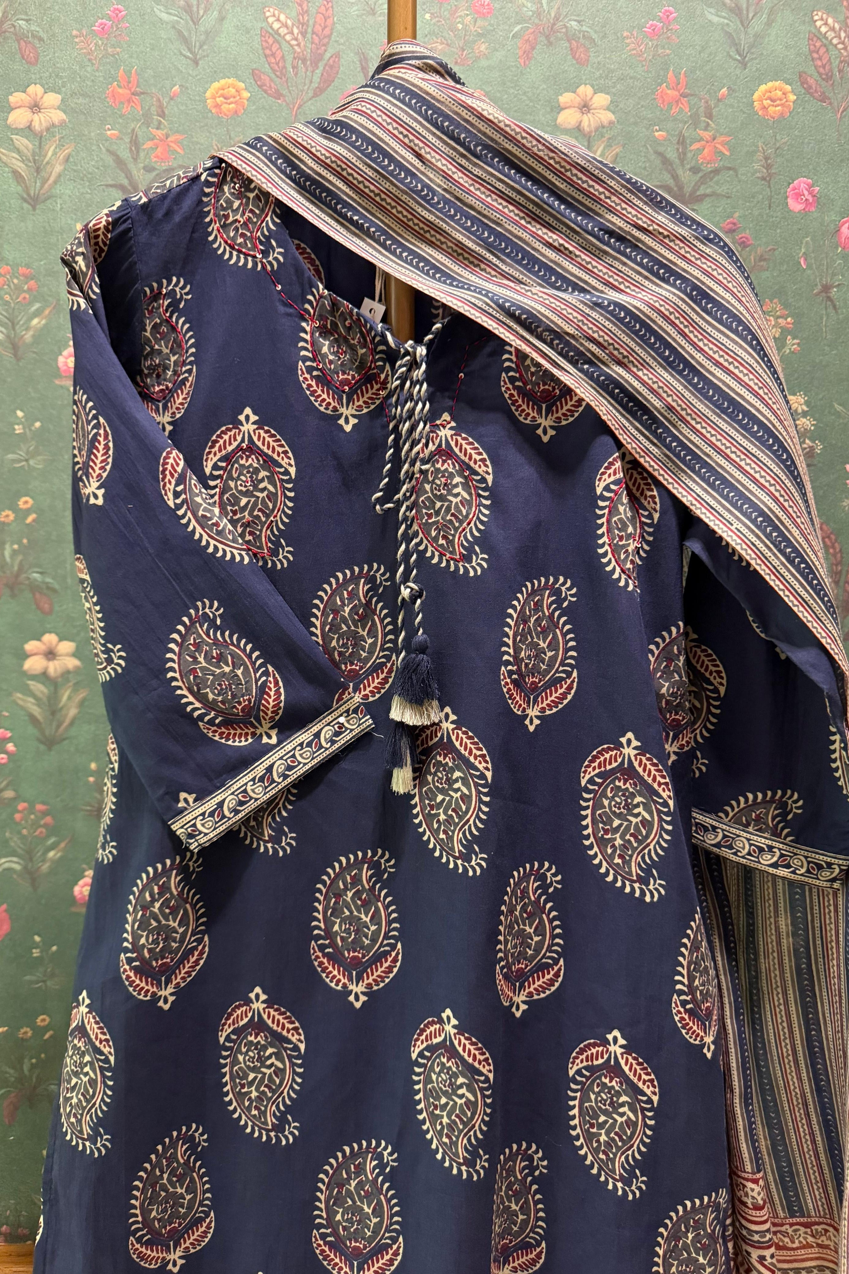 Noor Paisley Indigo Suit Set | HER-679