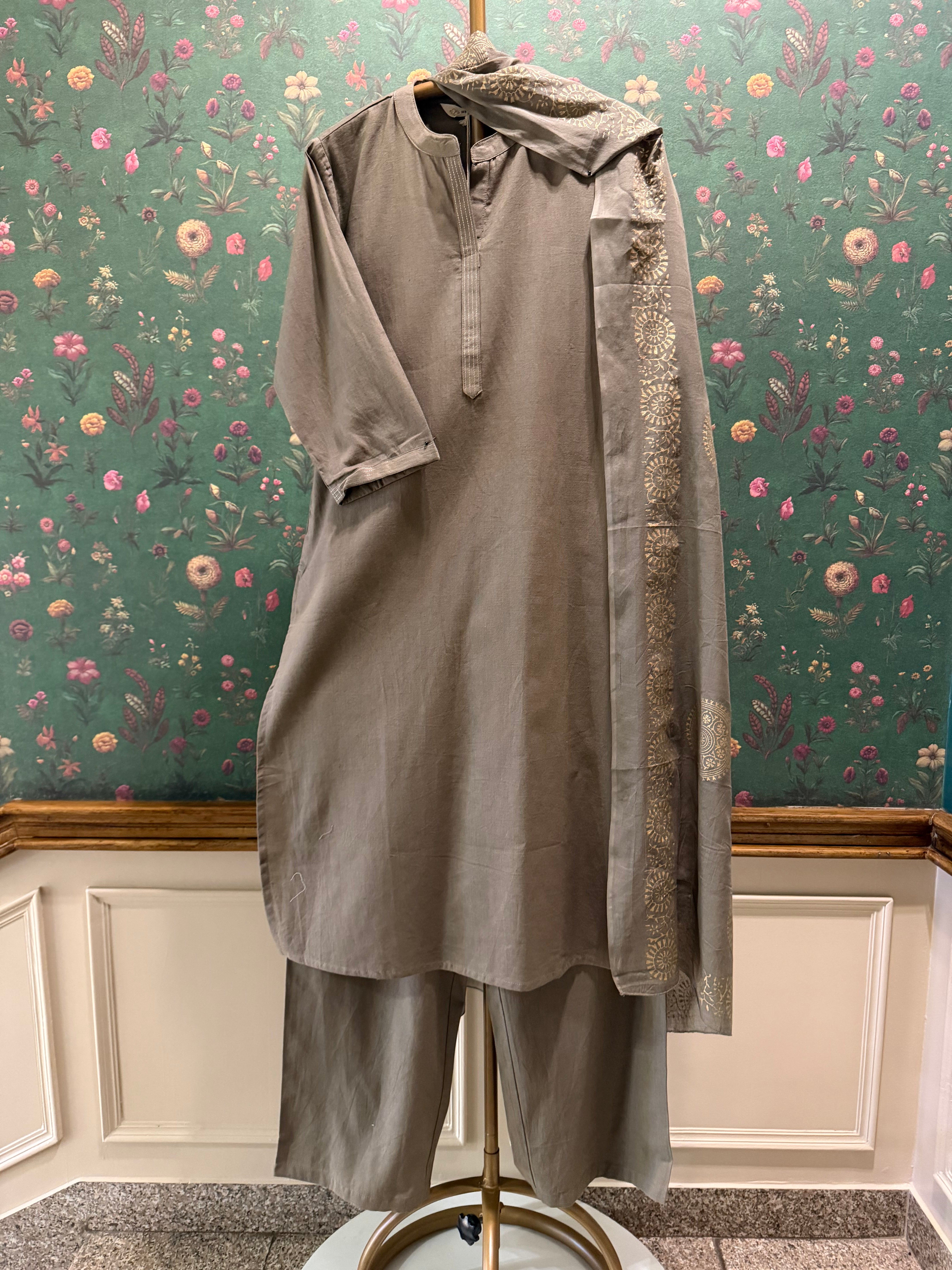Taupe Minimal Cotton Suit Set | HER-704