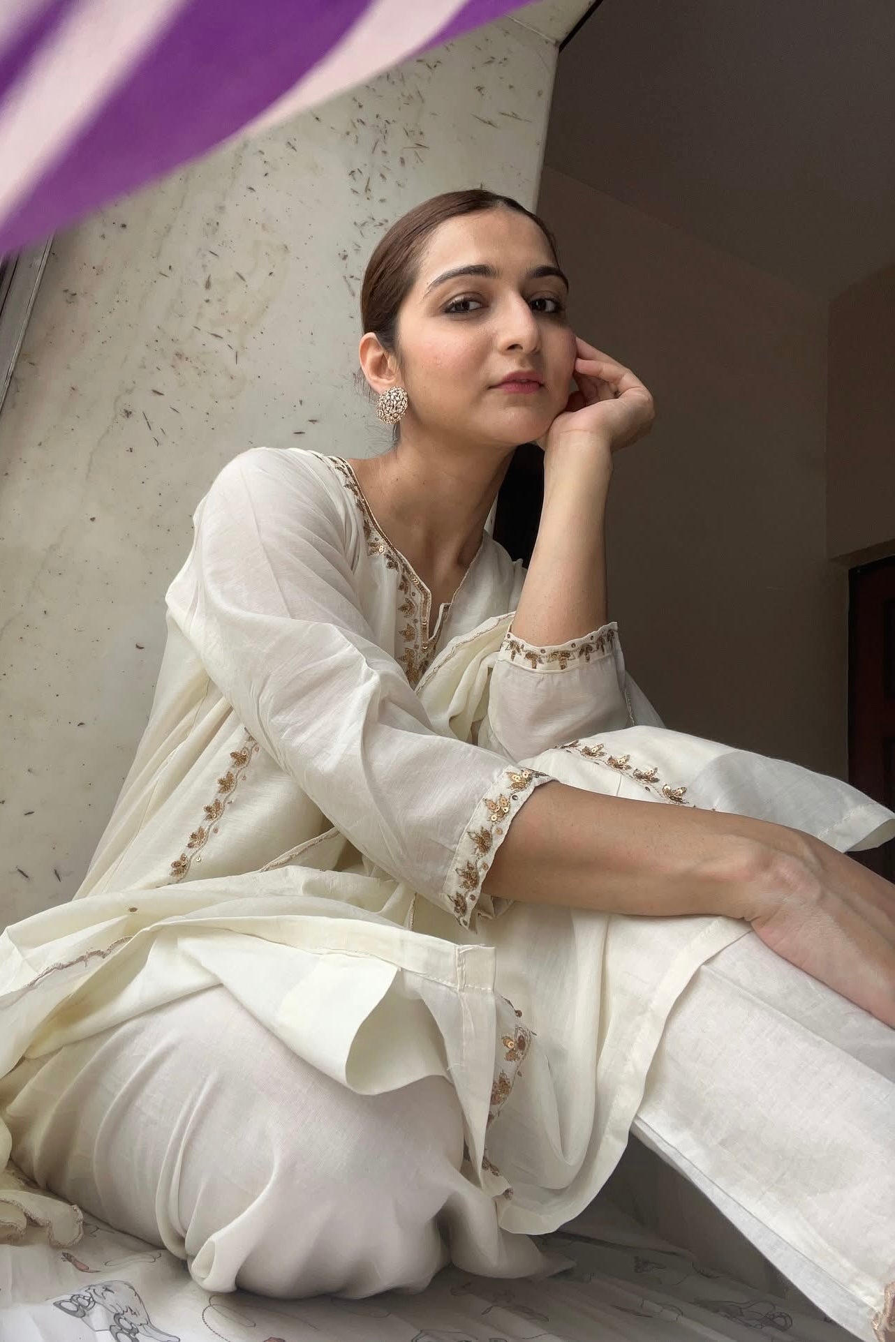 Khwabida Ivory Mul Chanderi Suit Set | HER-542