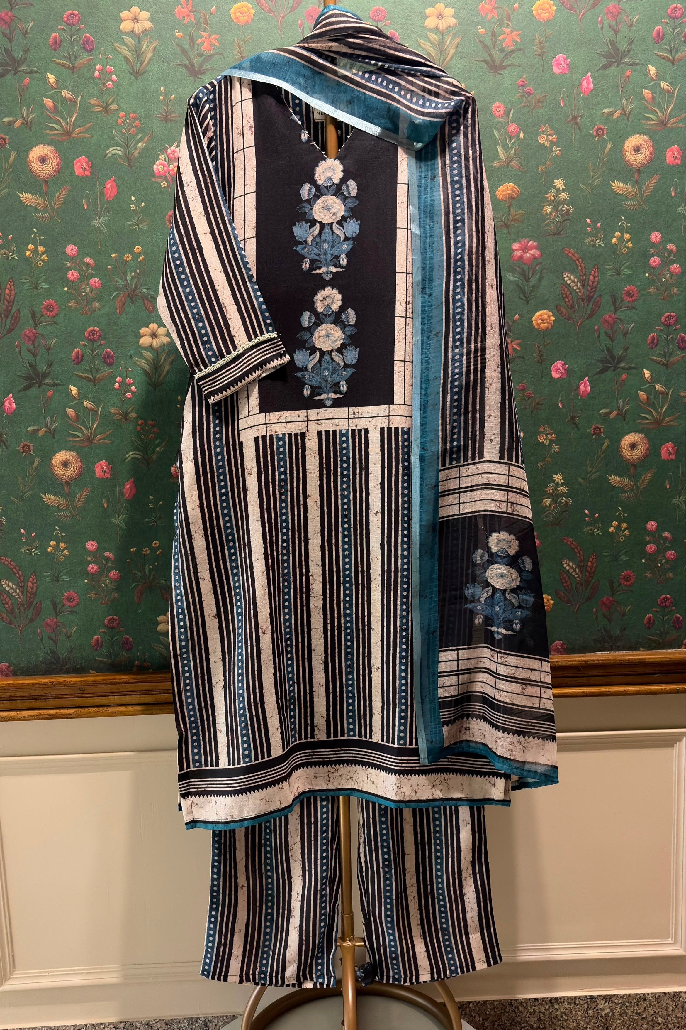 Blue Floral Printed Linen Suit Set | HER-644