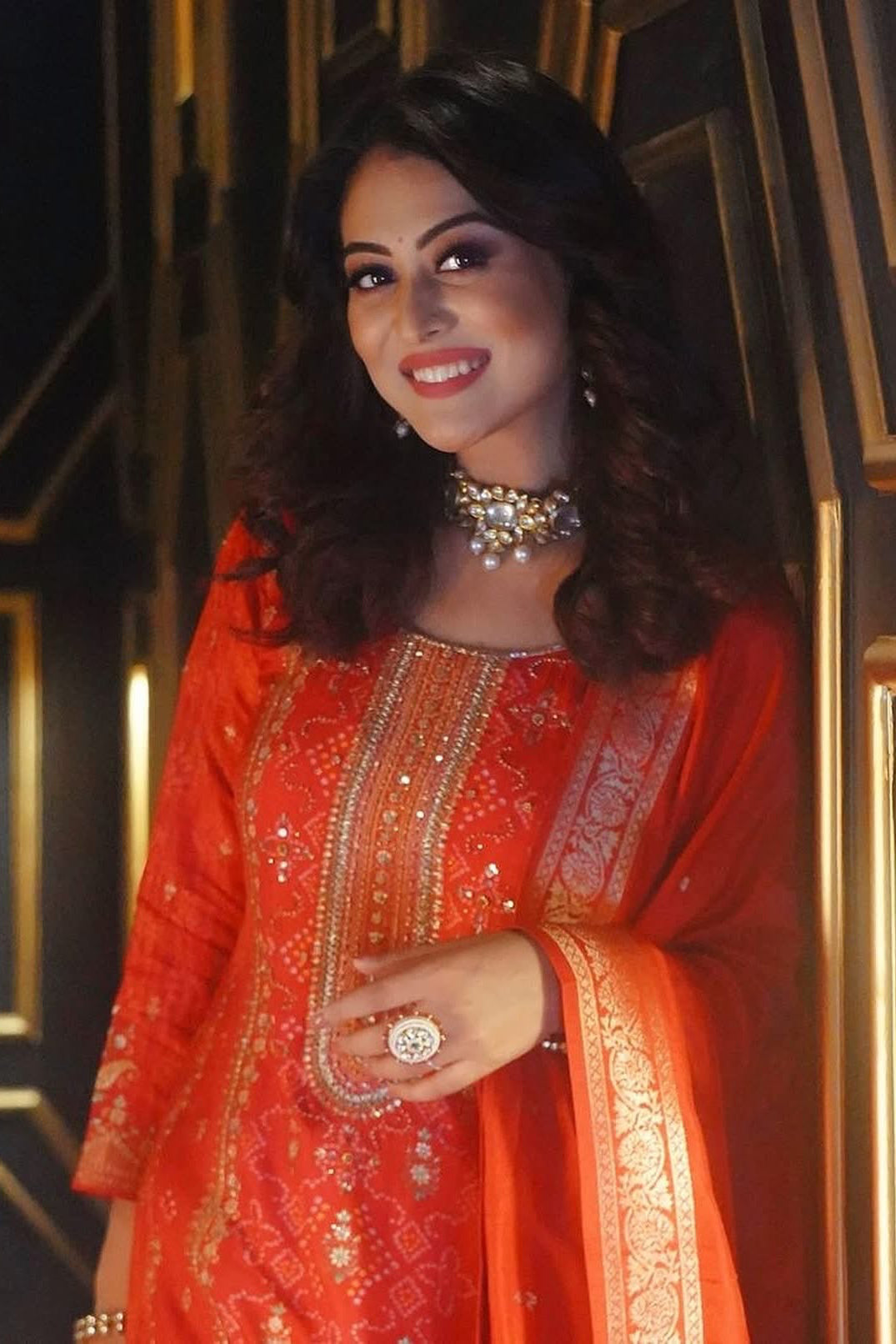 Red Dola Jacquard Straight Fit Suit Set | HER-336