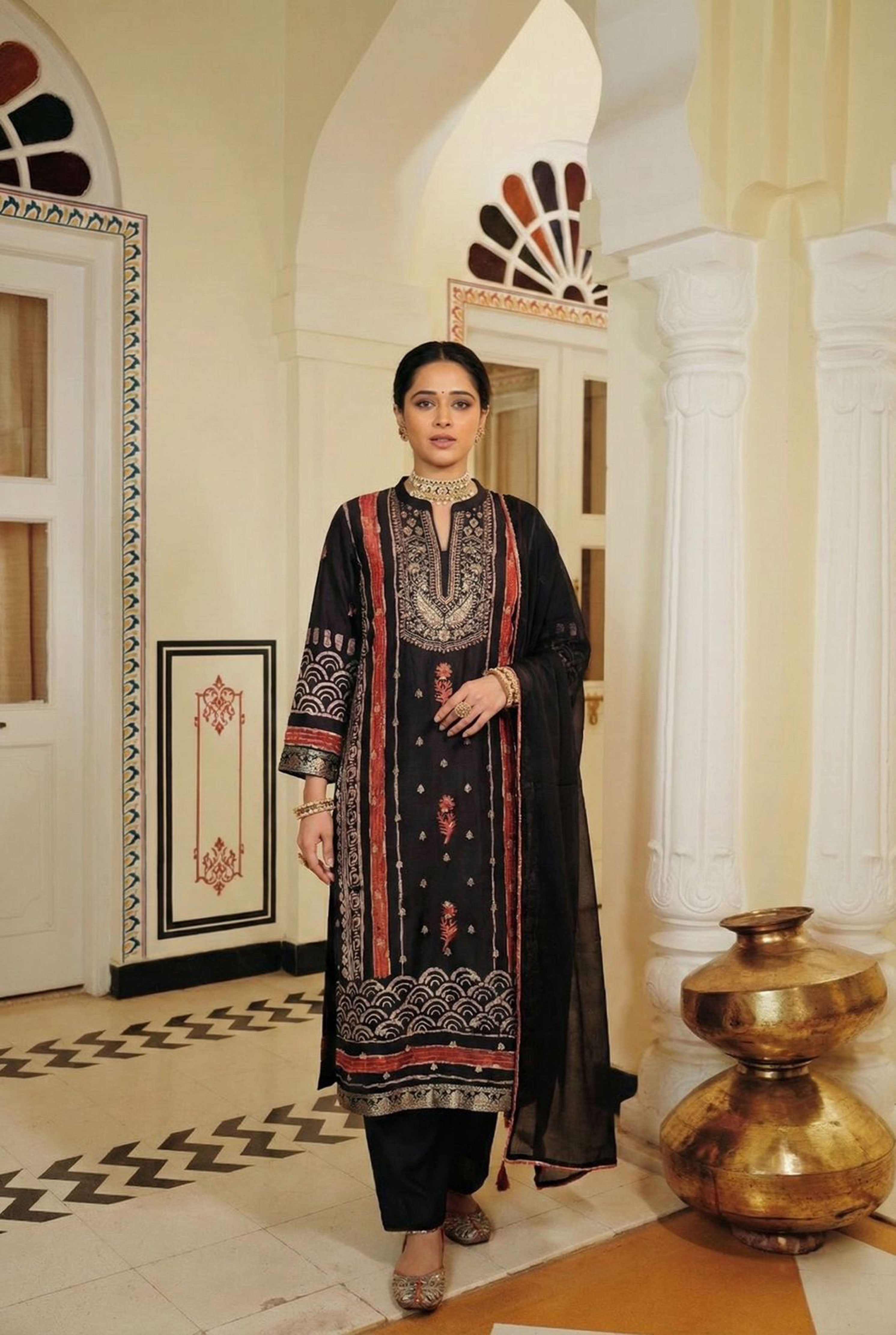 Midnight Rouge Embroidered Jacquard Suit Set | HER-427