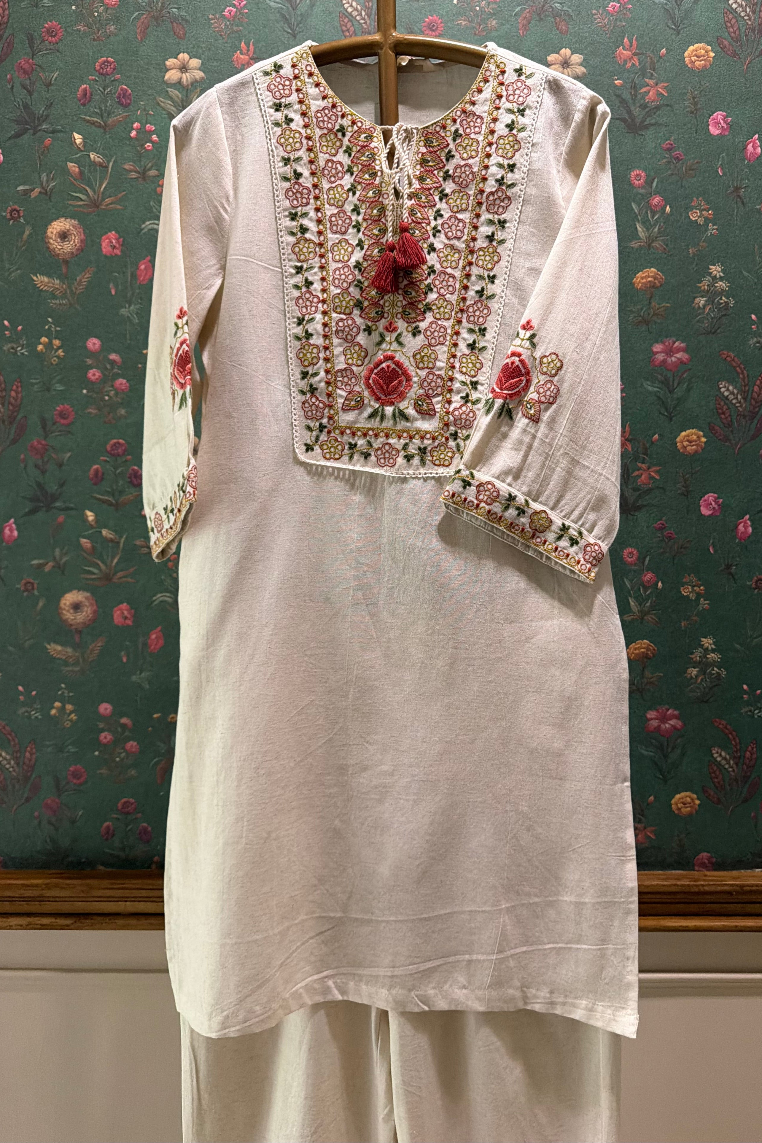 Ivory Embroidered Kurta Set | HER-722 x Prachi