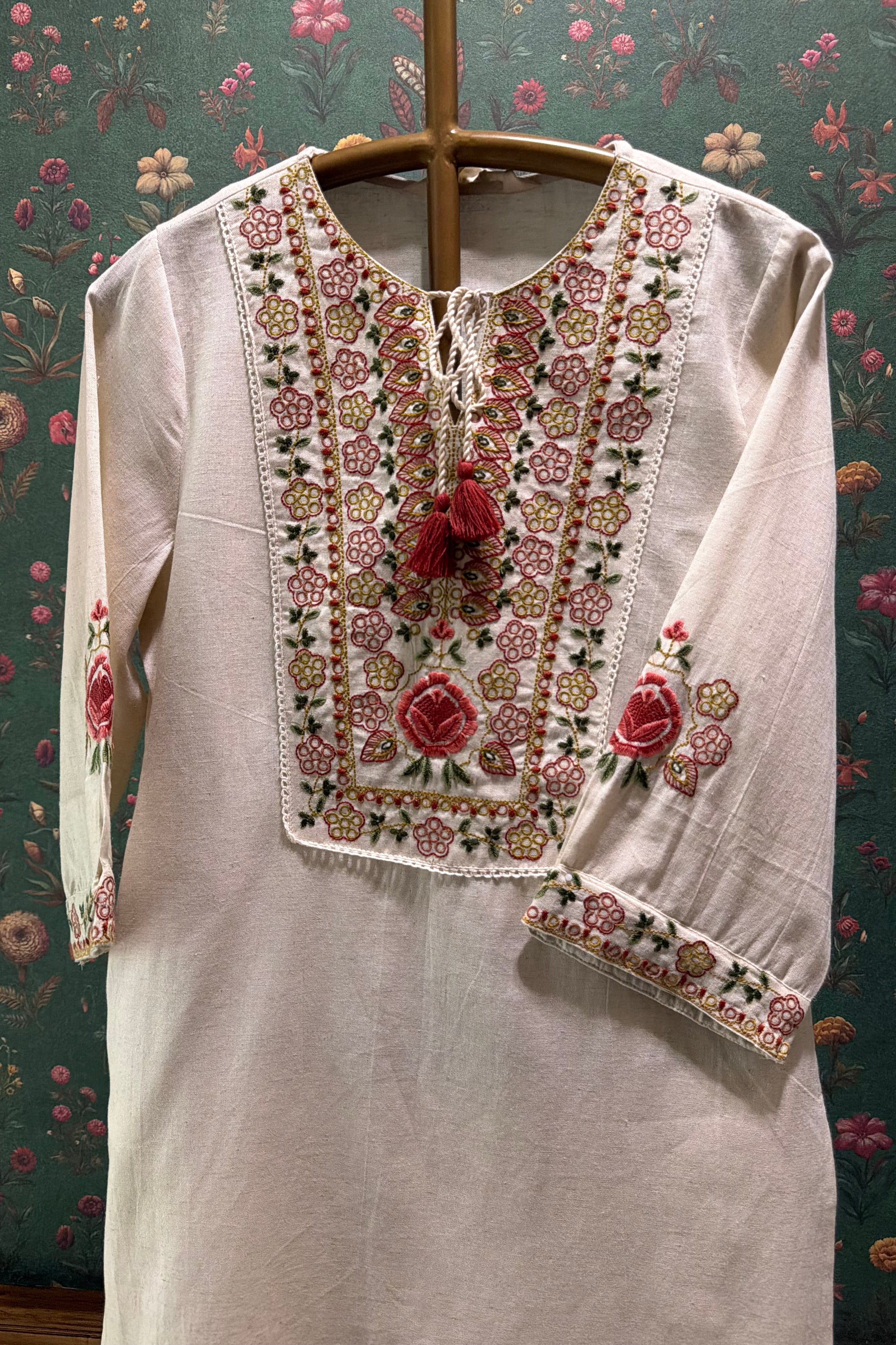 Ivory Embroidered Kurta Set | HER-722 x Prachi