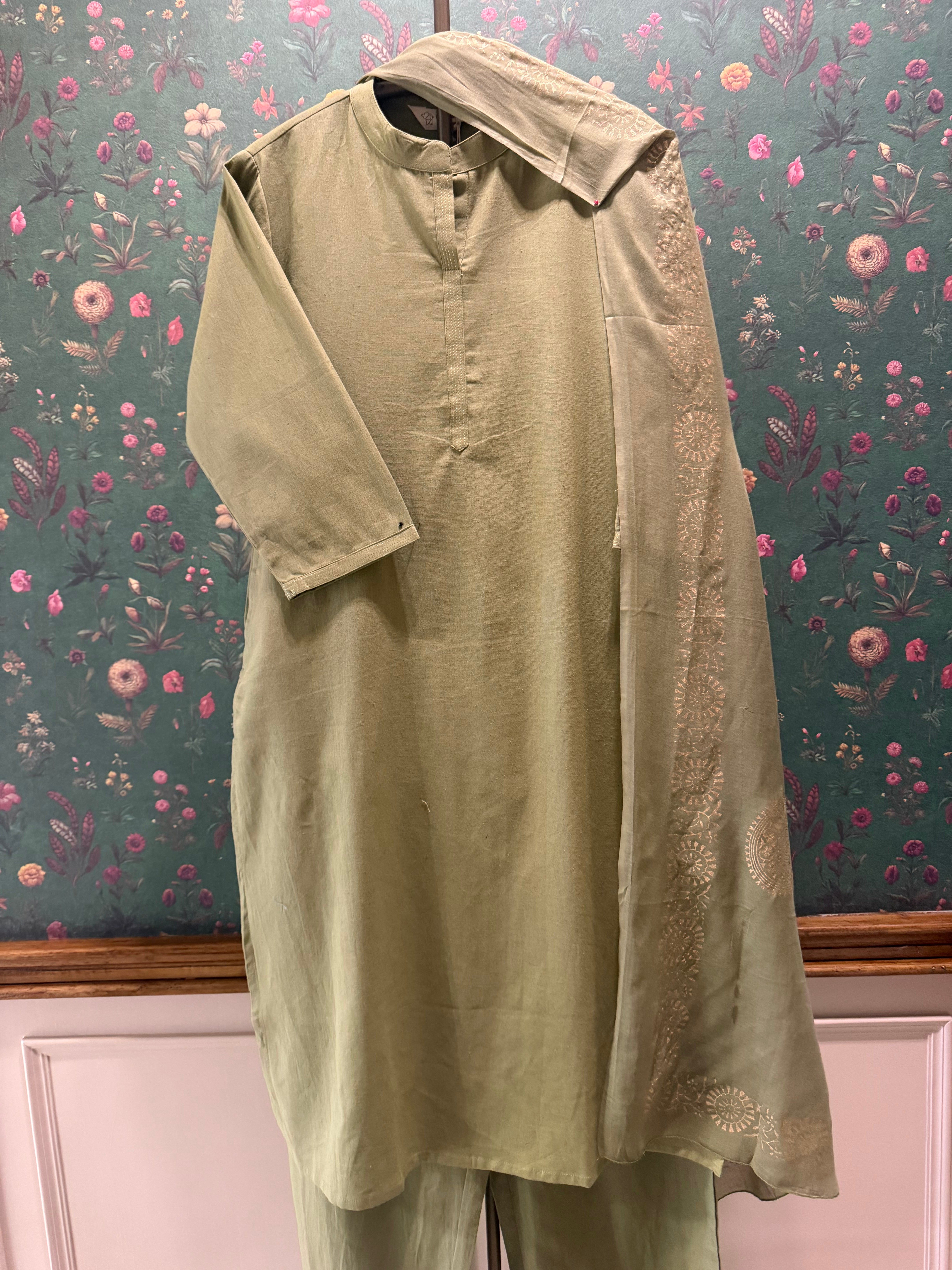 Olive Green Minimal Suit Set | HER-704