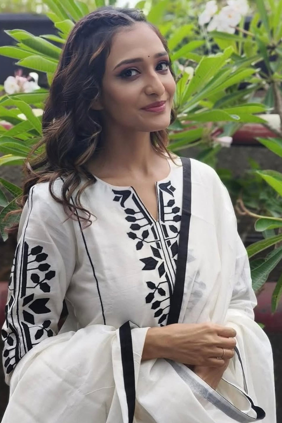 Monochrome Chanderi Appliqué Suit Set