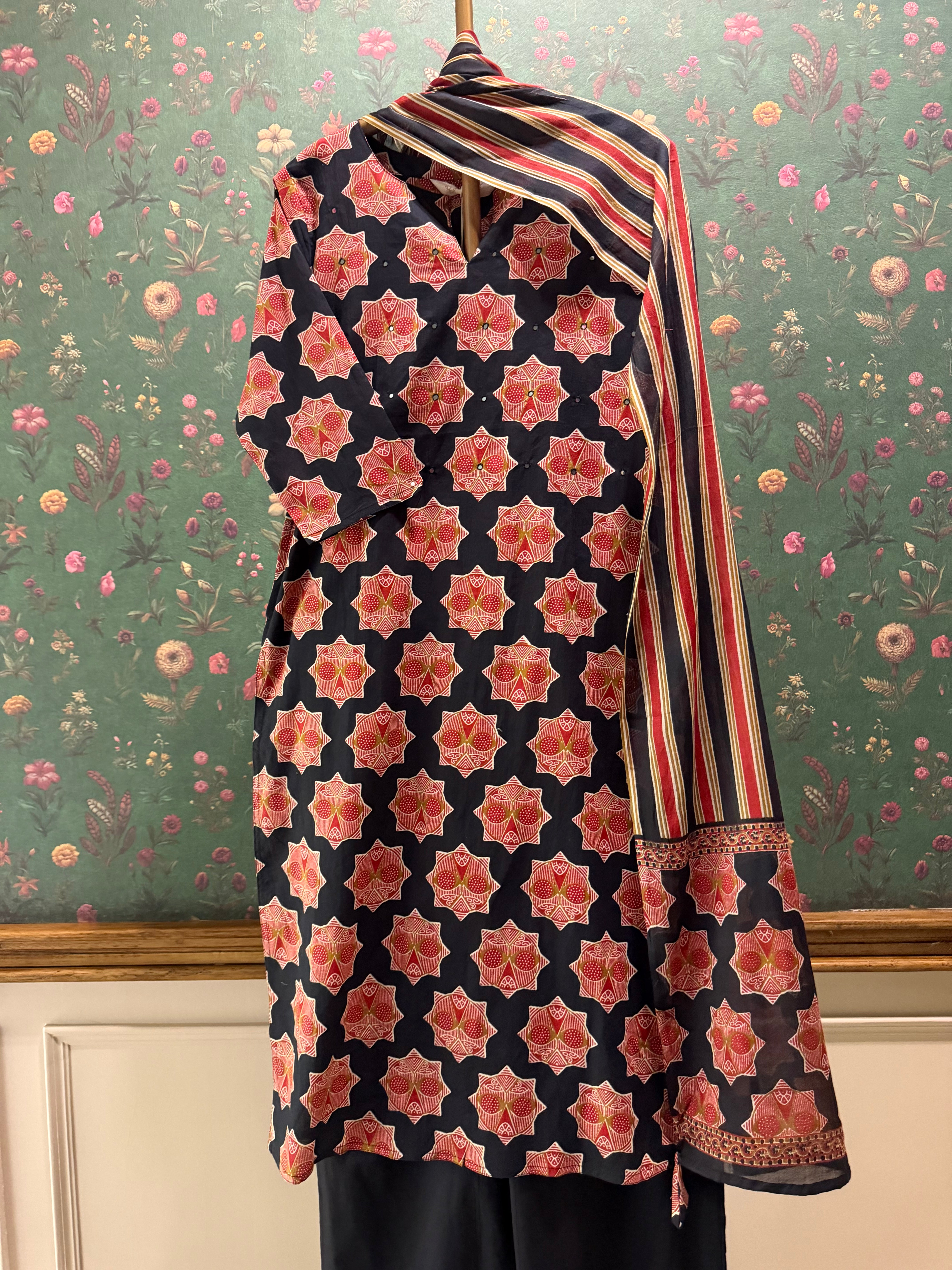 Floral Black Printed Cotton Suit Set | HER-724