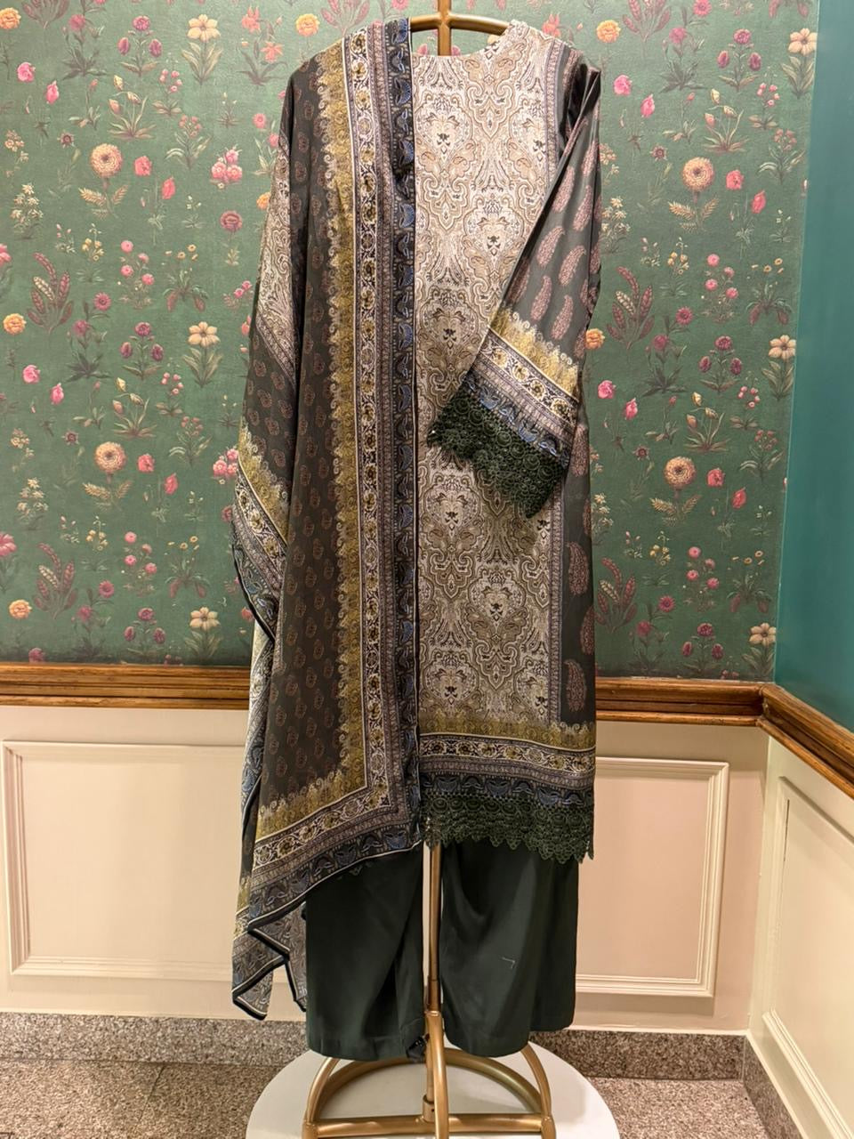 Moss Green Pure Crepe Suit Set | HER-633