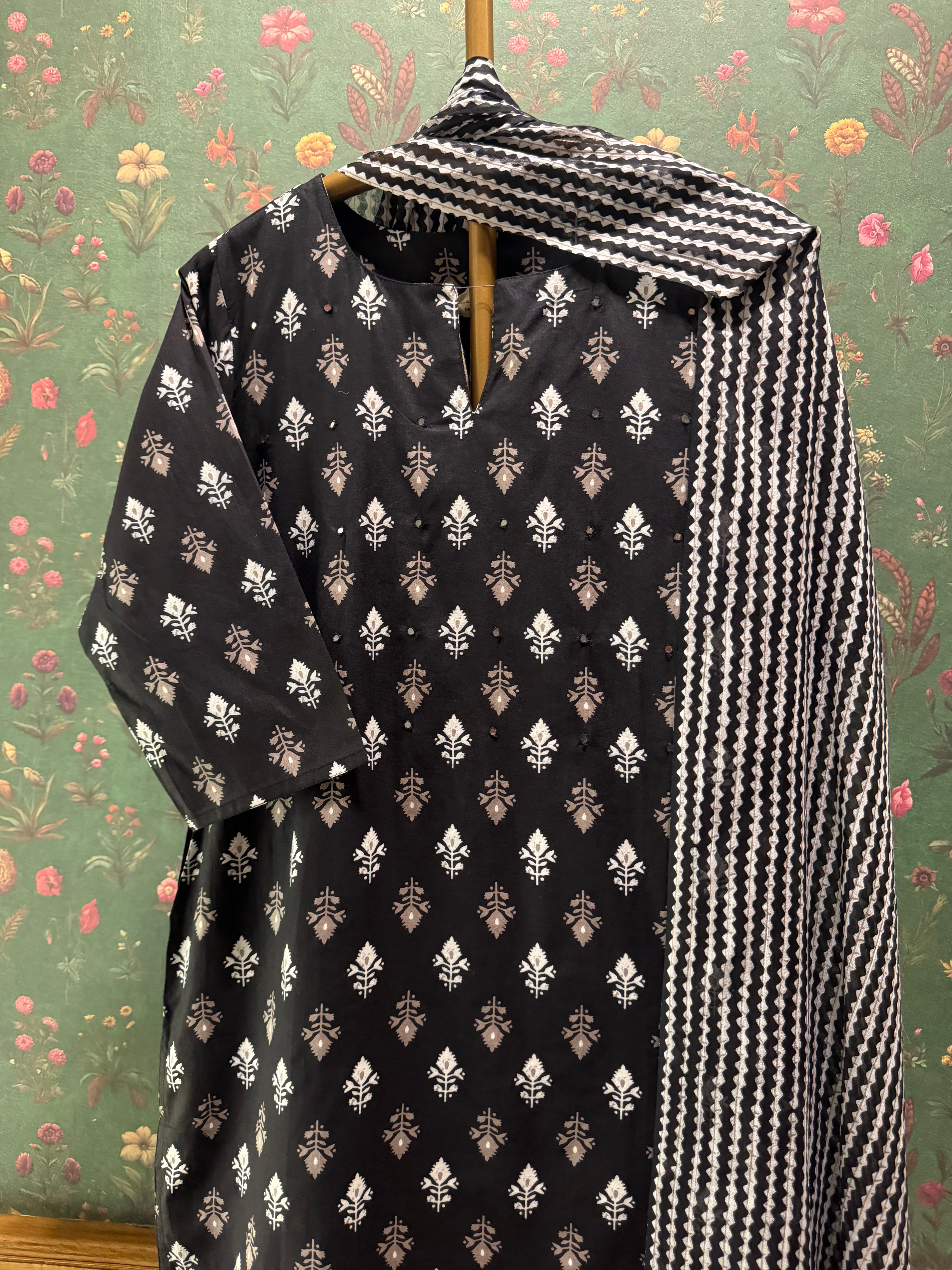 Black Buti Printed Cotton Suit Set | HER-726