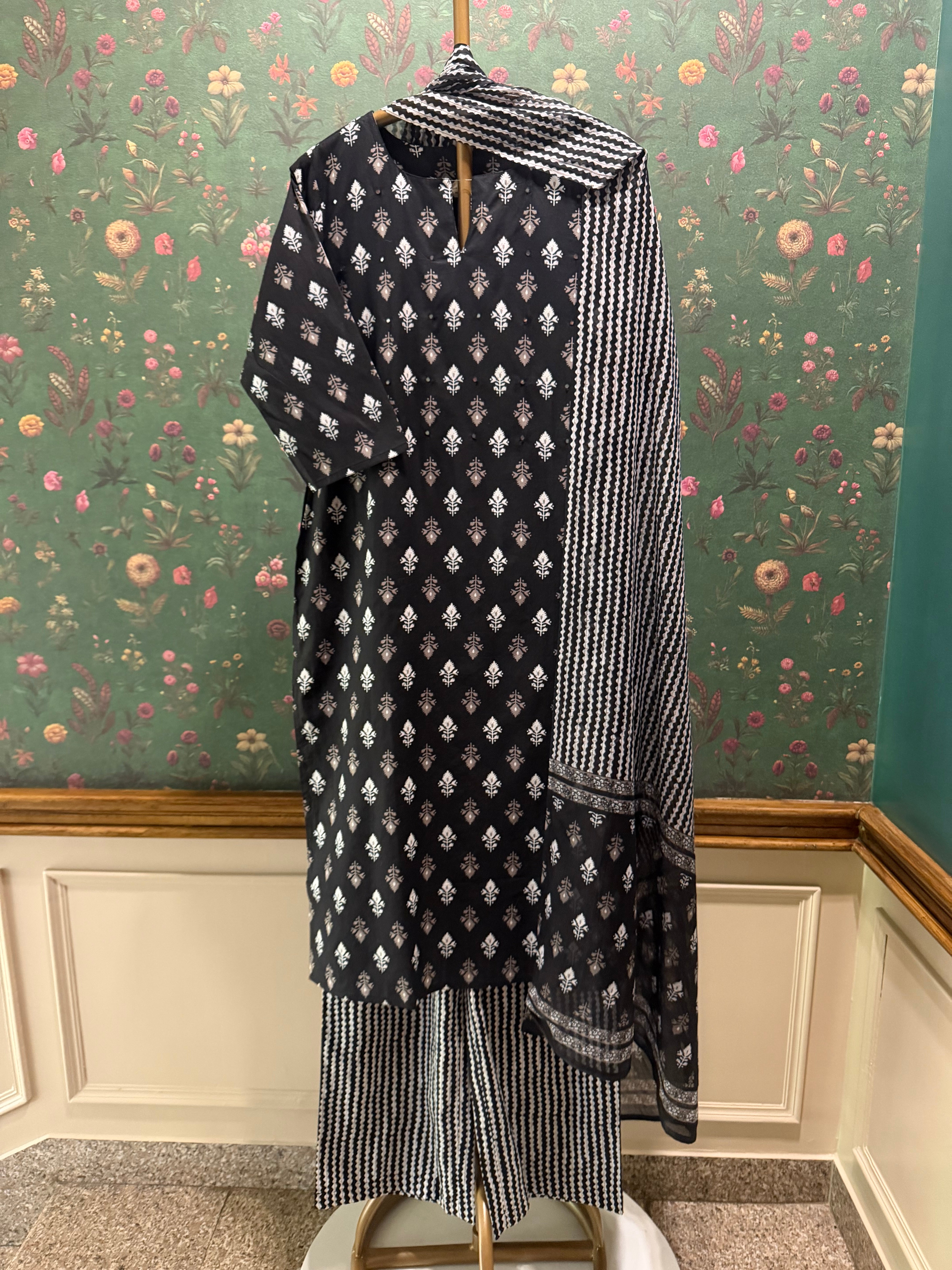 Black Buti Printed Cotton Suit Set | HER-726