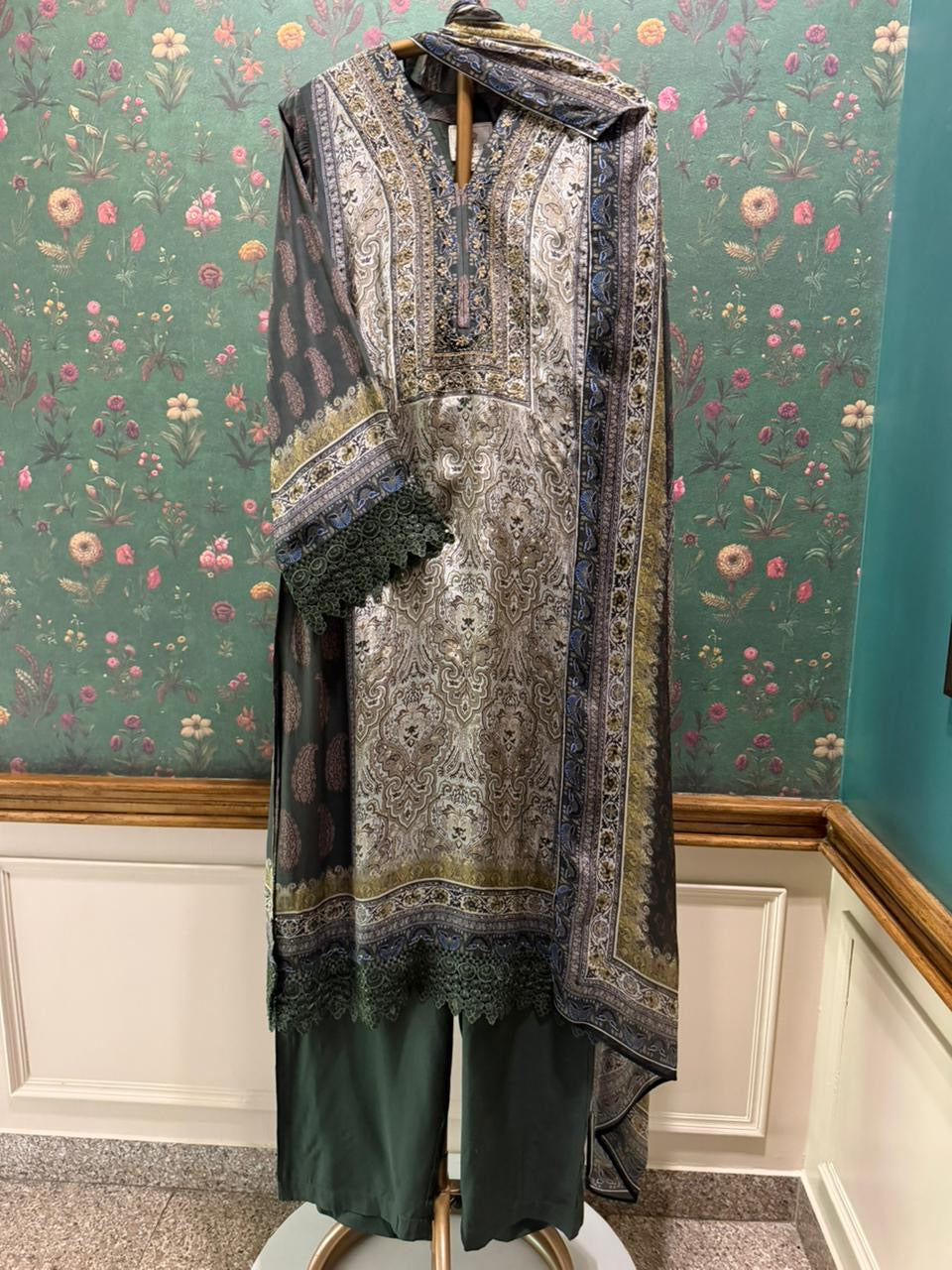 Moss Green Pure Crepe Suit Set | HER-633