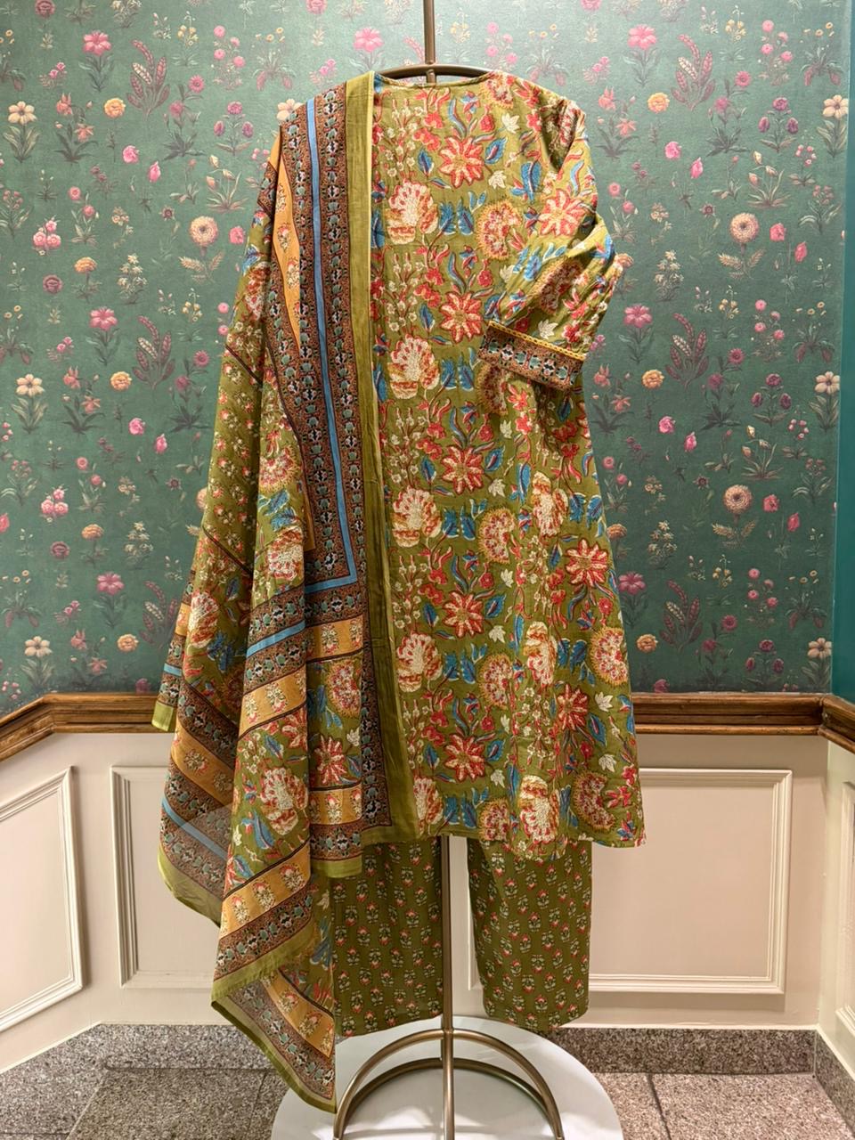 Olive Garden Floral Printed A-Line Suit Set | HER-713