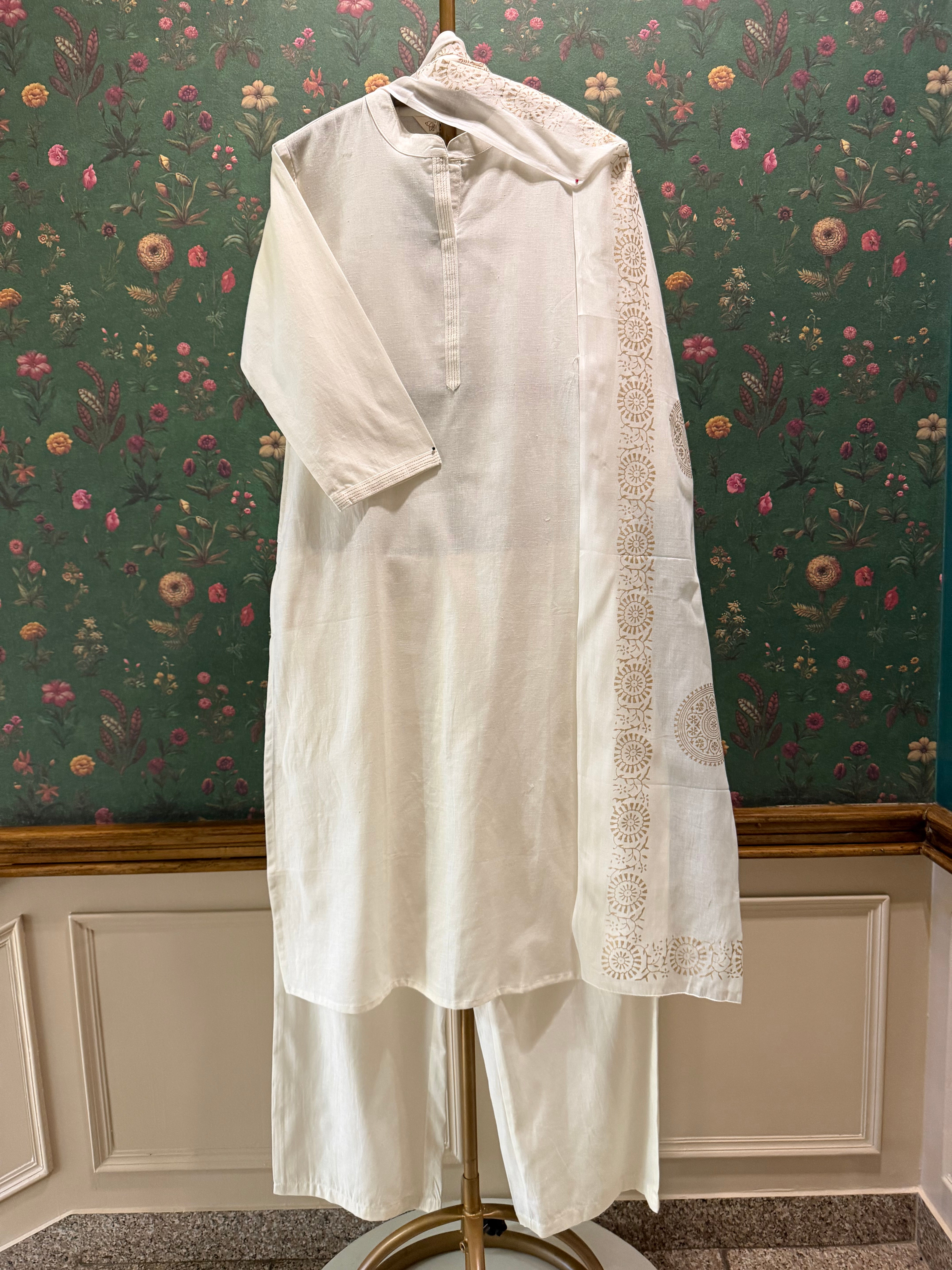Ivory White Minimal Suit Set | HER-704