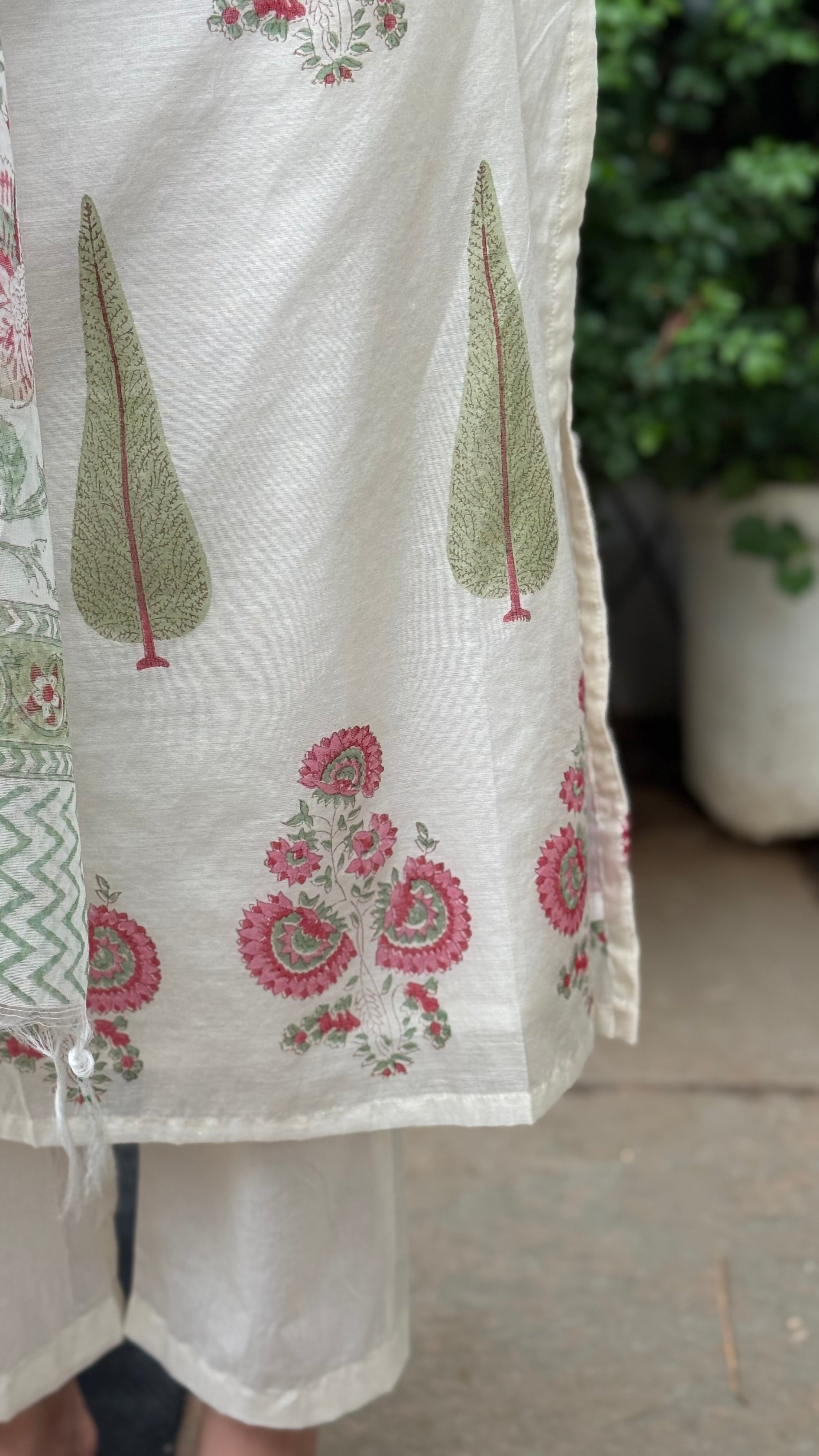 Ivory White Floral Printed Chanderi Suit Set x Vaani