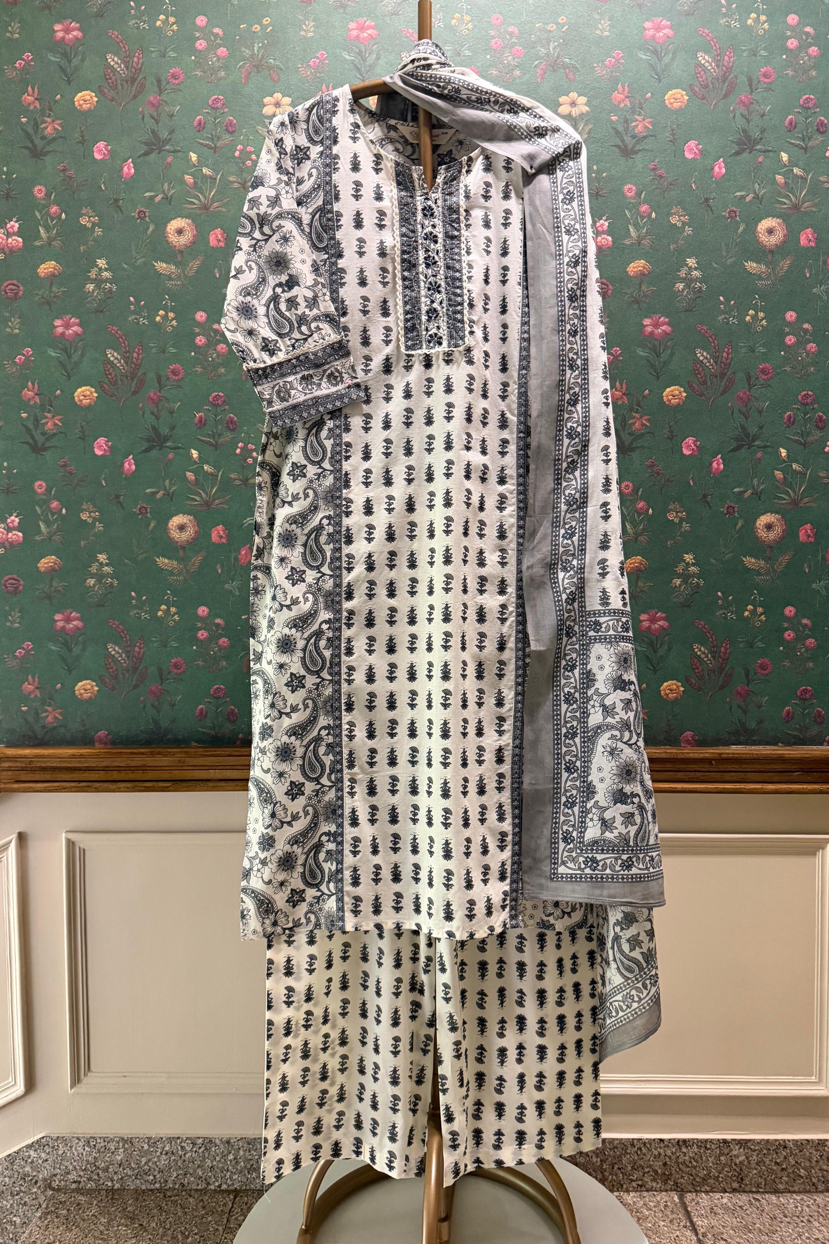 Nazaara Noir Paisley Suit Set | HER-709