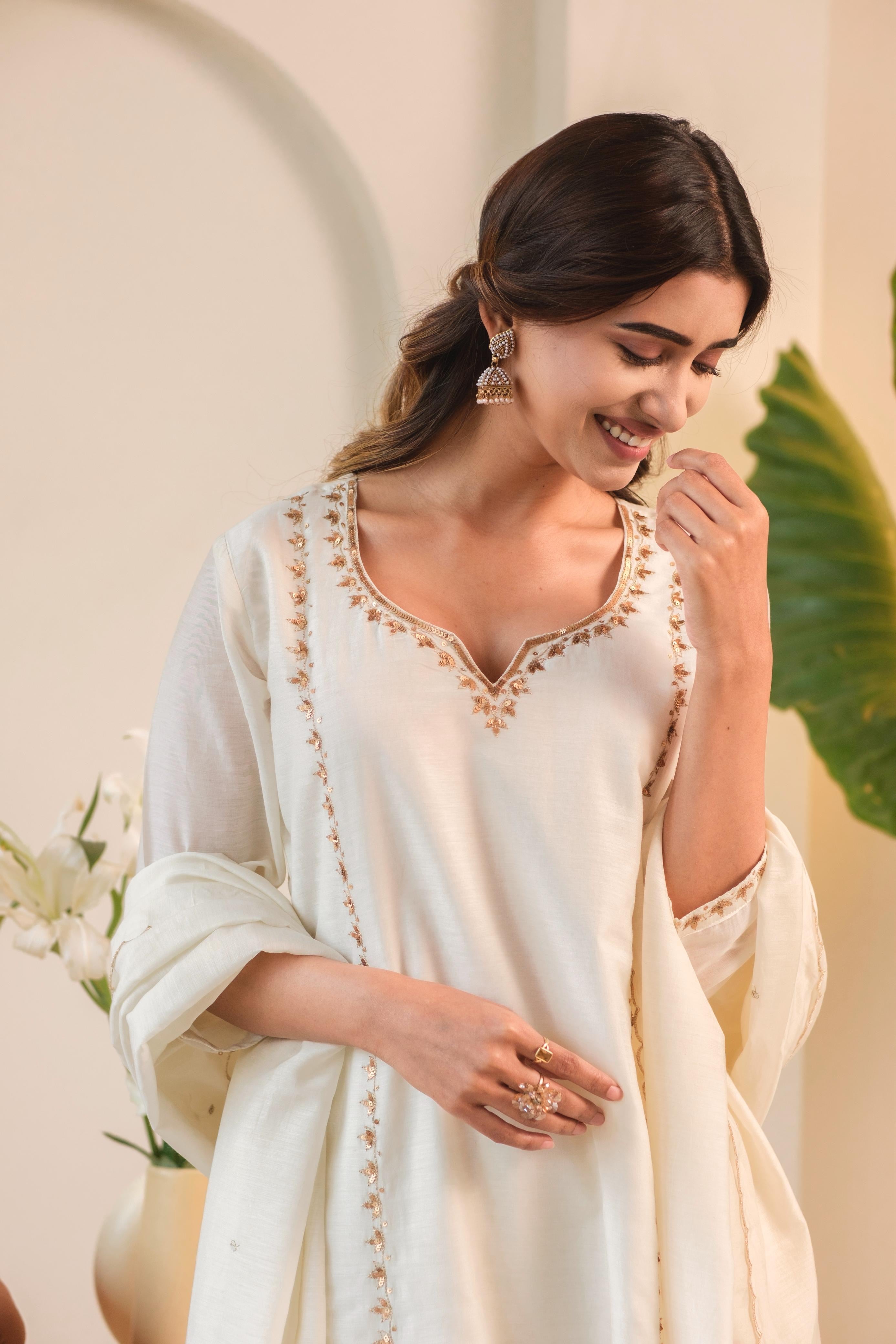 Khwabida Ivory Mul Chanderi Suit Set | HER-542