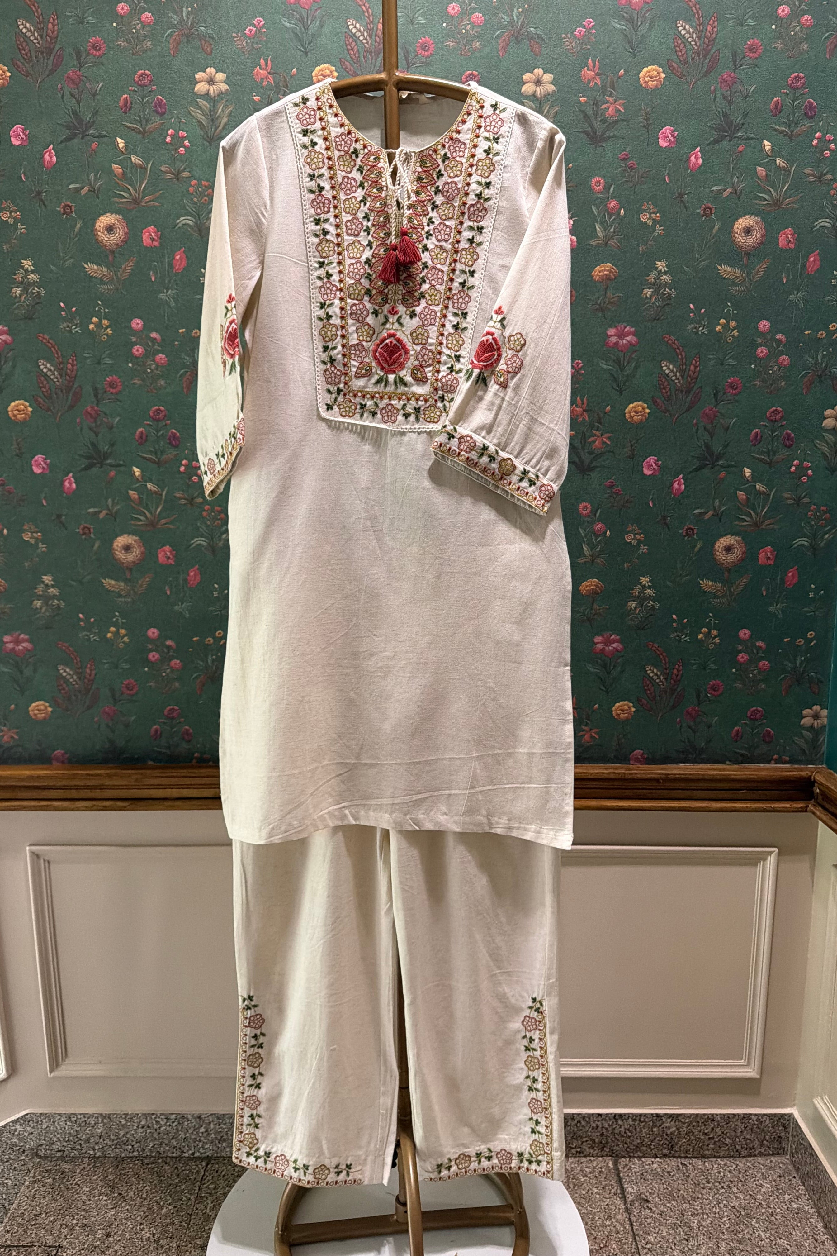 Ivory Embroidered Kurta Set | HER-722 x Prachi