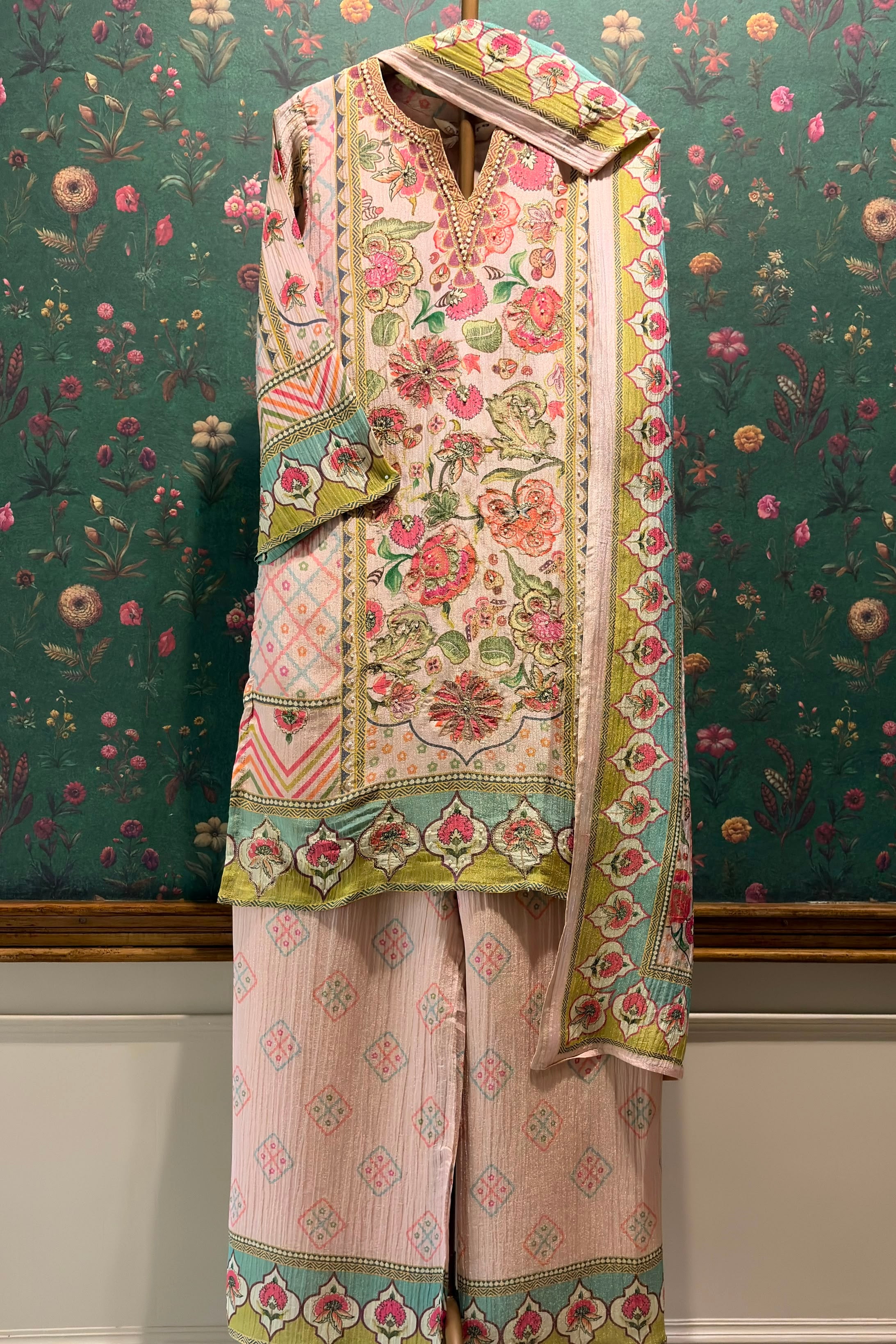 Pastel Pink Crushed Tissue Floral Suit Set | HER-776