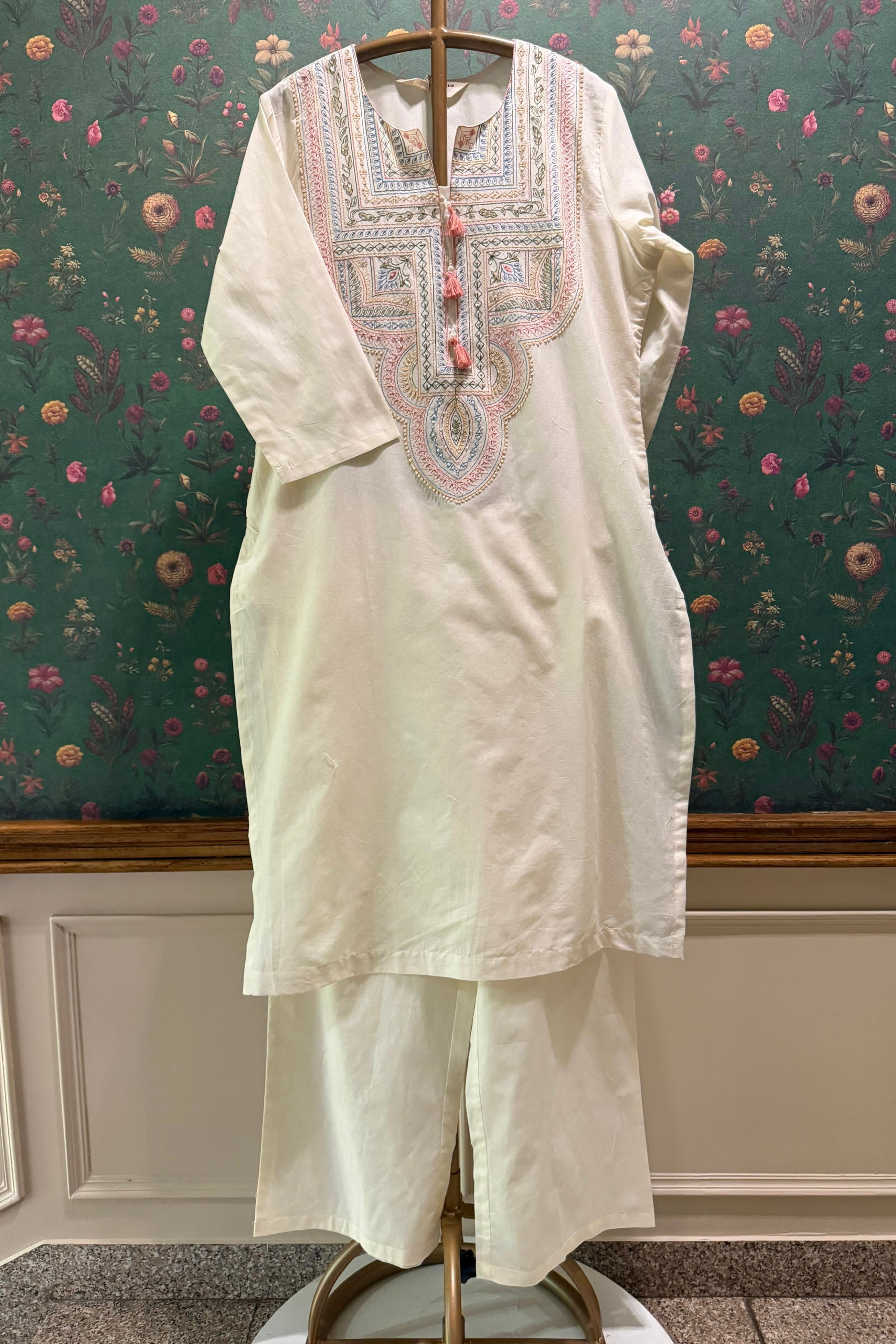 Ivory Noor Hand-Embroidered Kurta Set | HER-622