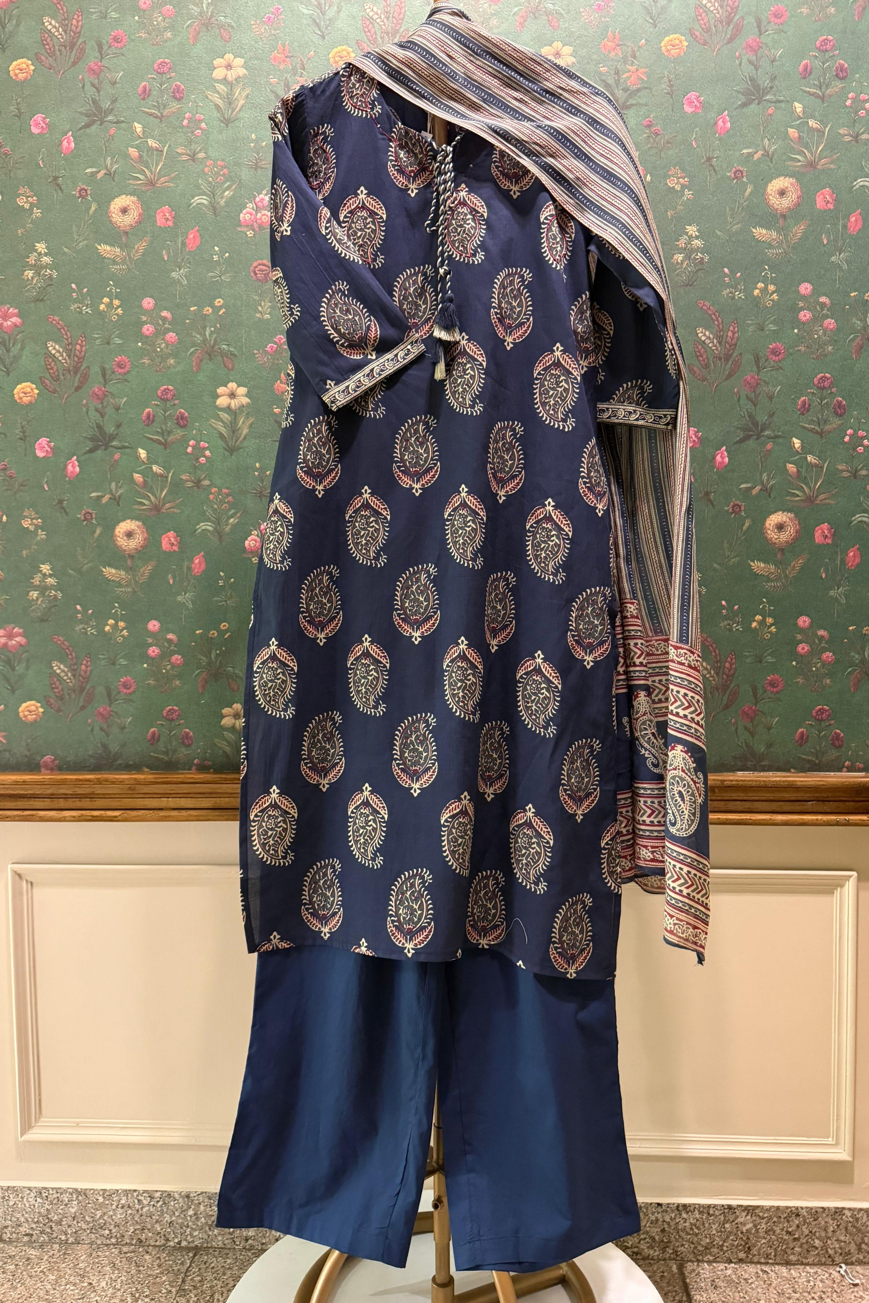 Noor Paisley Indigo Suit Set | HER-679