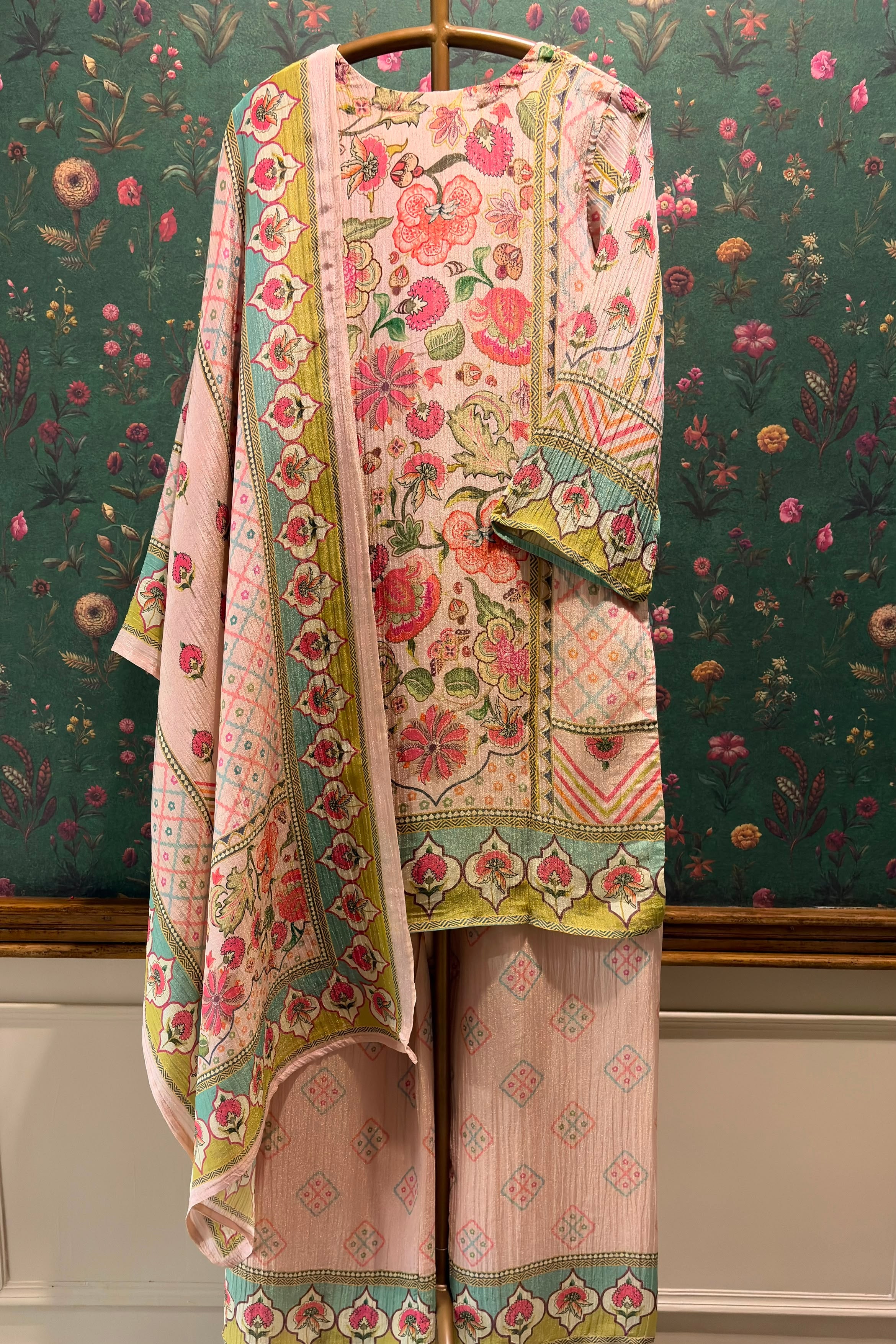 Pastel Pink Crushed Tissue Floral Suit Set | HER-776