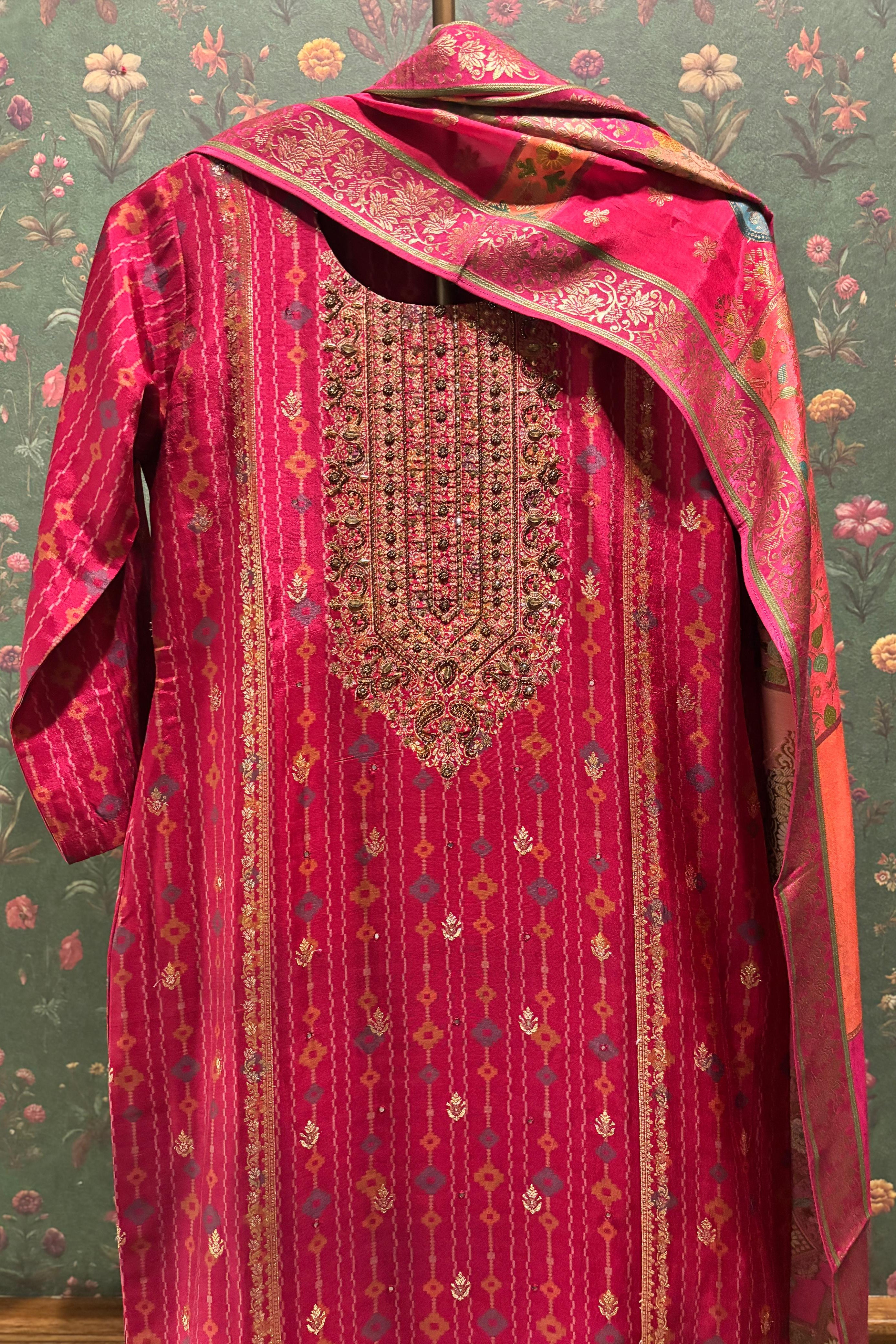 Gul Pink Dola Jacquard Suit Set | HER-484