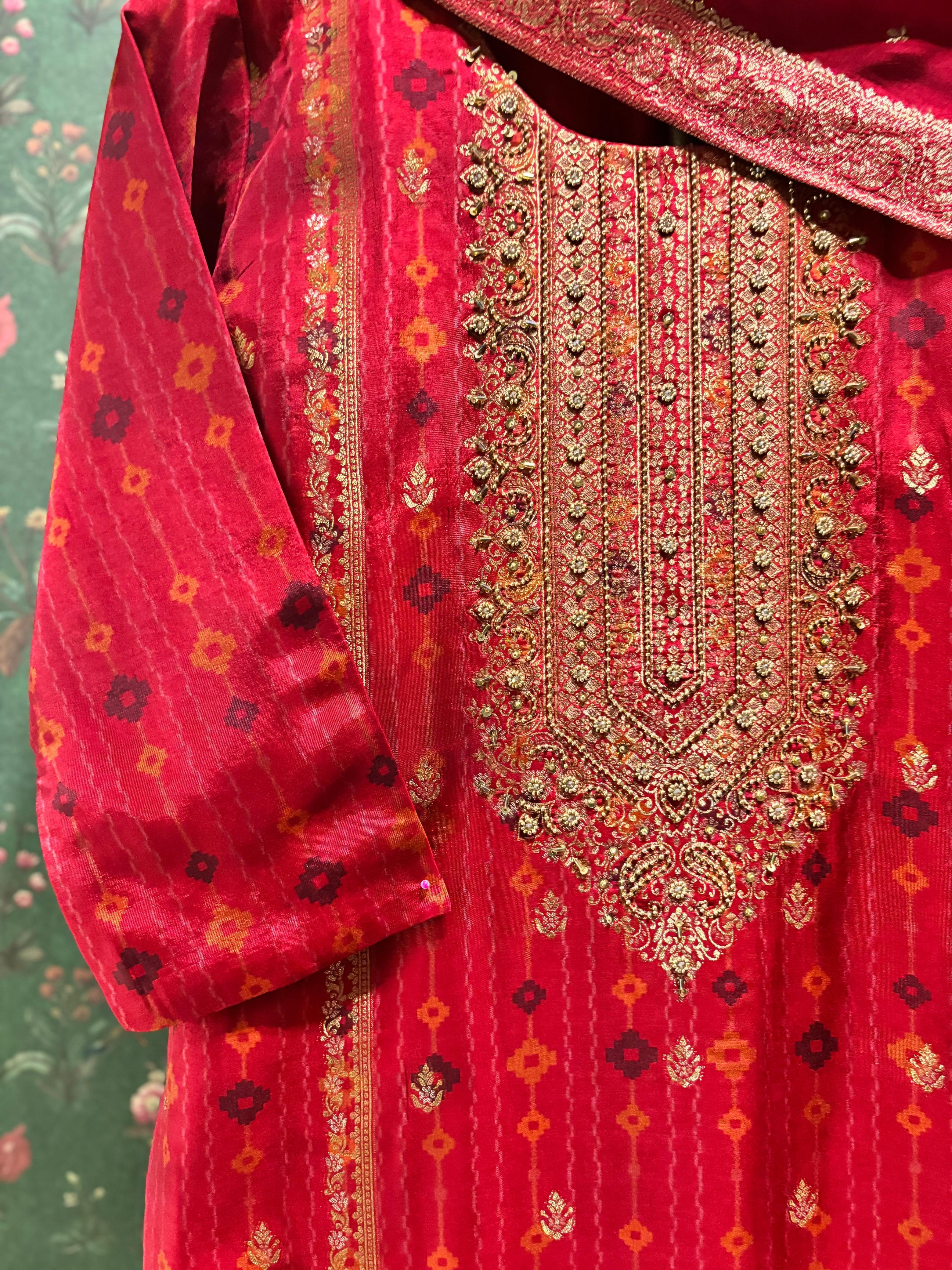 Red Dola Jacquard Straight Fit Suit Set | HER-484