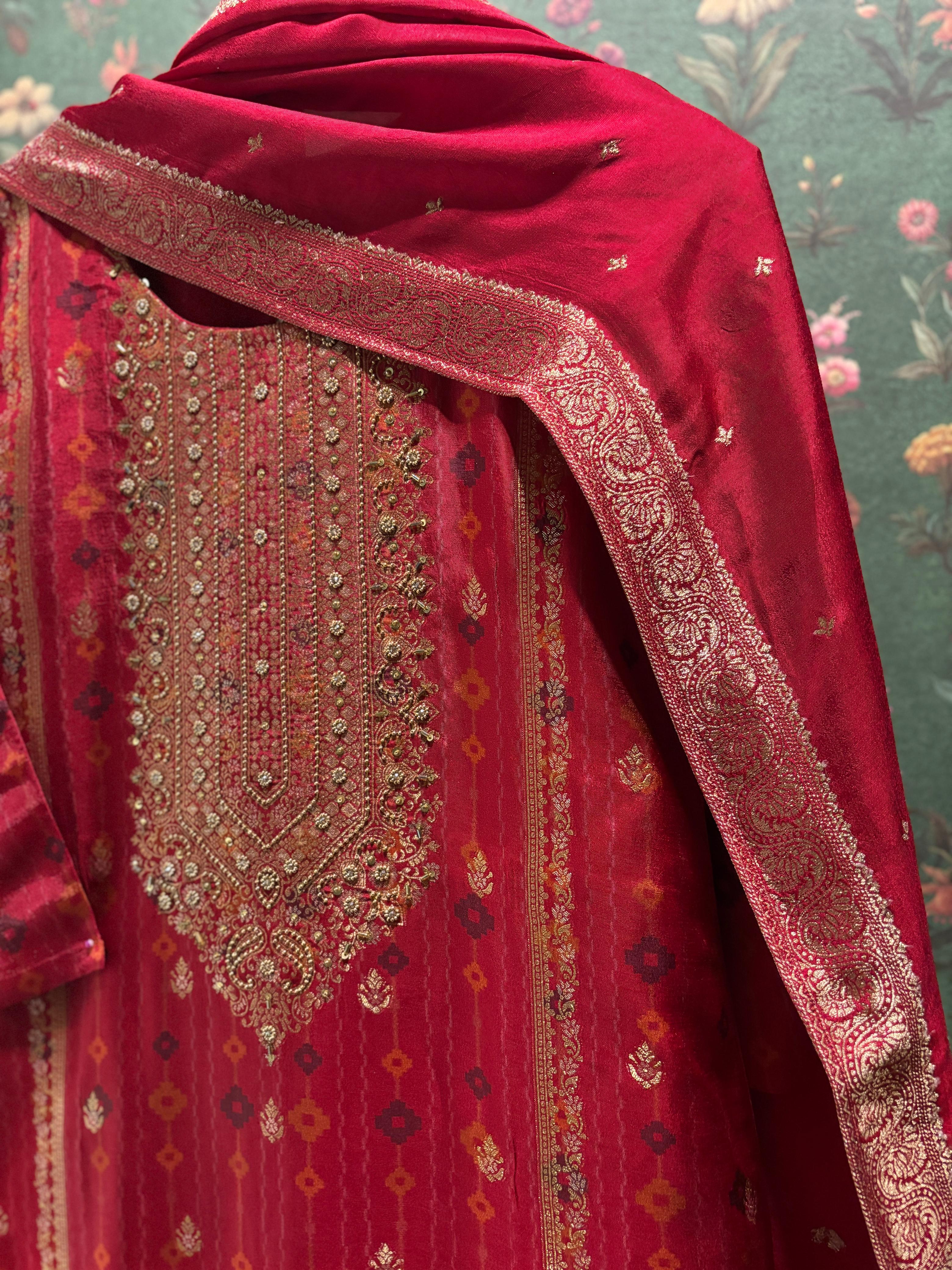 Red Dola Jacquard Straight Fit Suit Set | HER-484