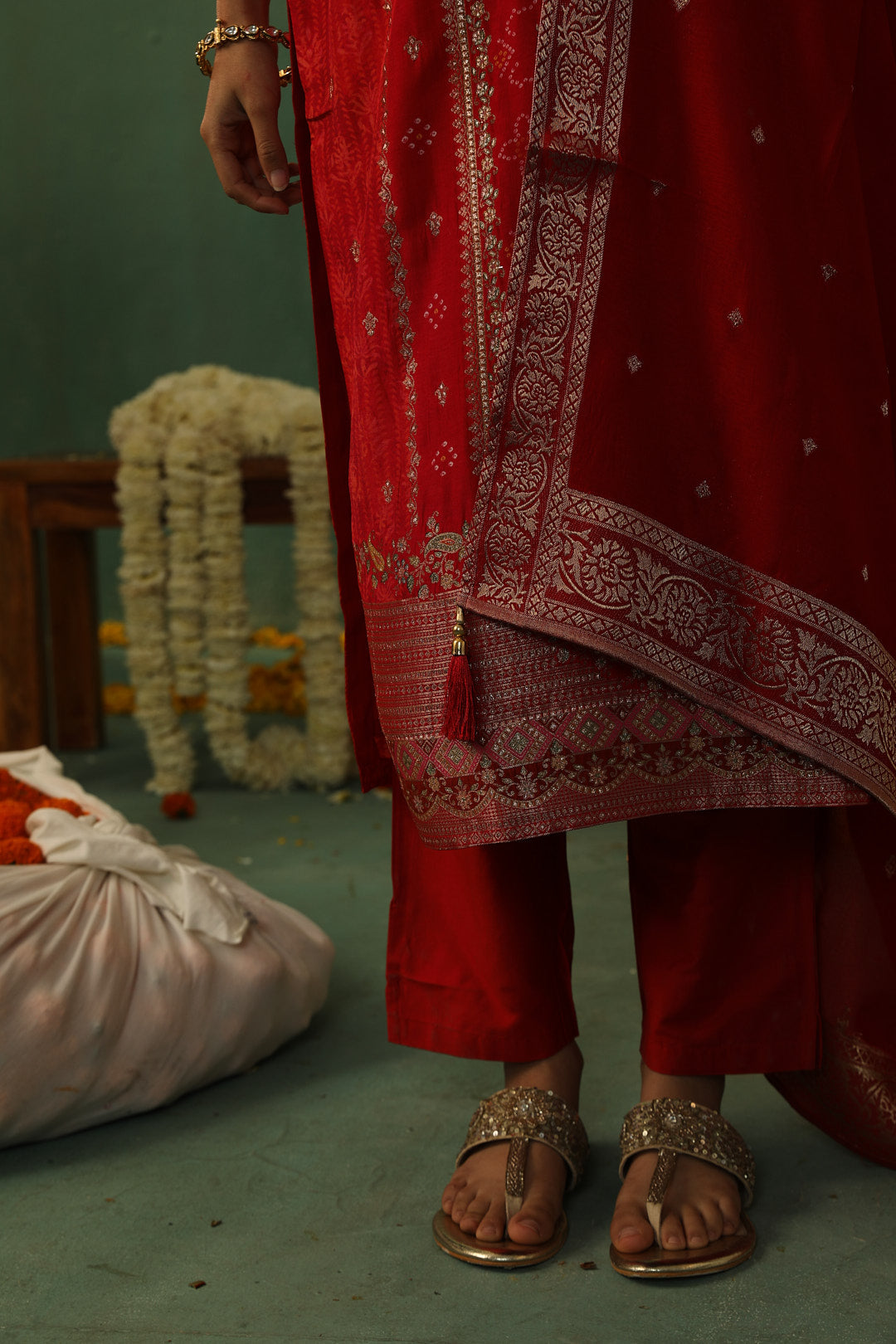 Red Dola Jacquard Straight Fit Suit Set | HER-336