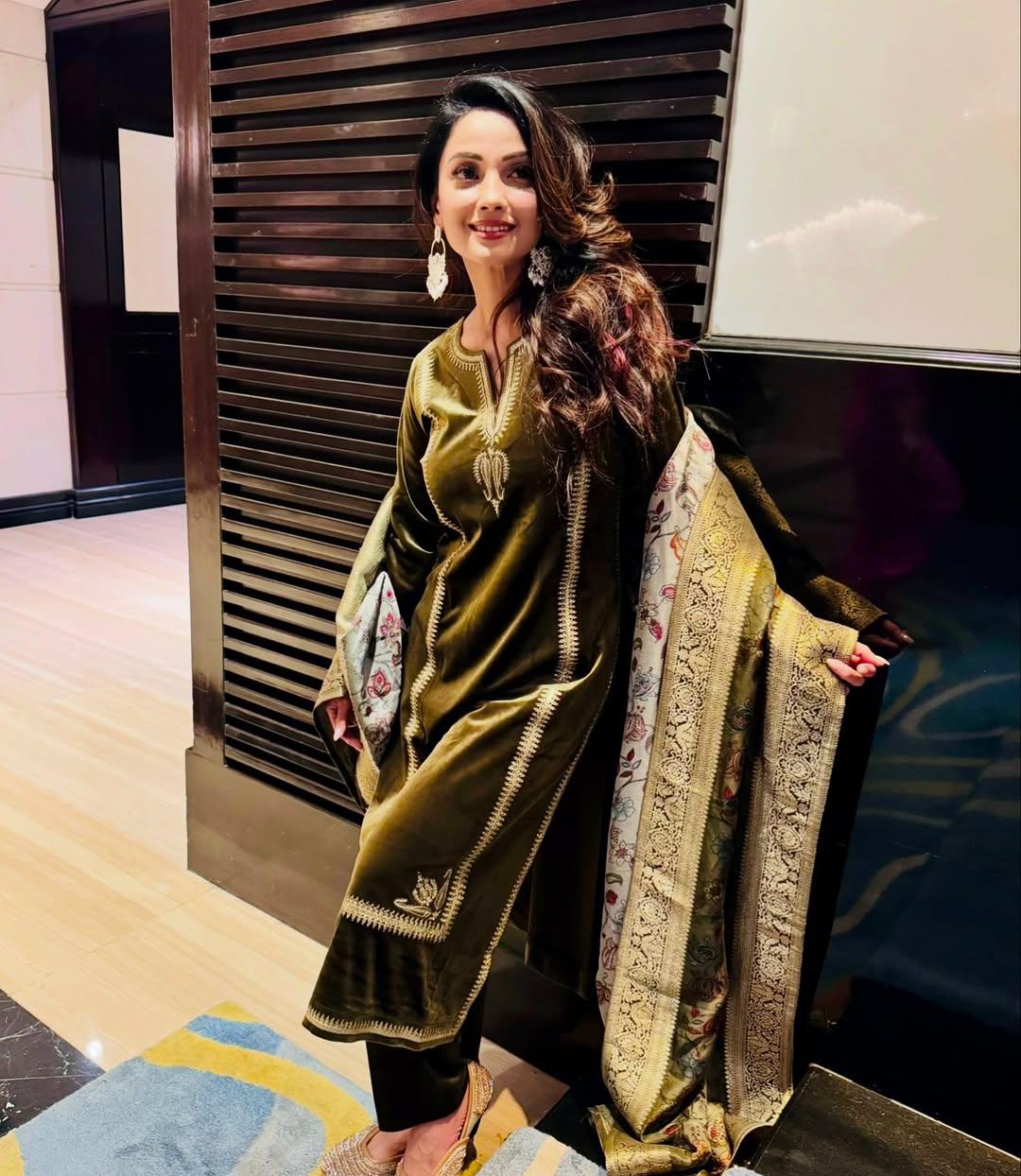 Olive Velvet Suit Set | HER-441