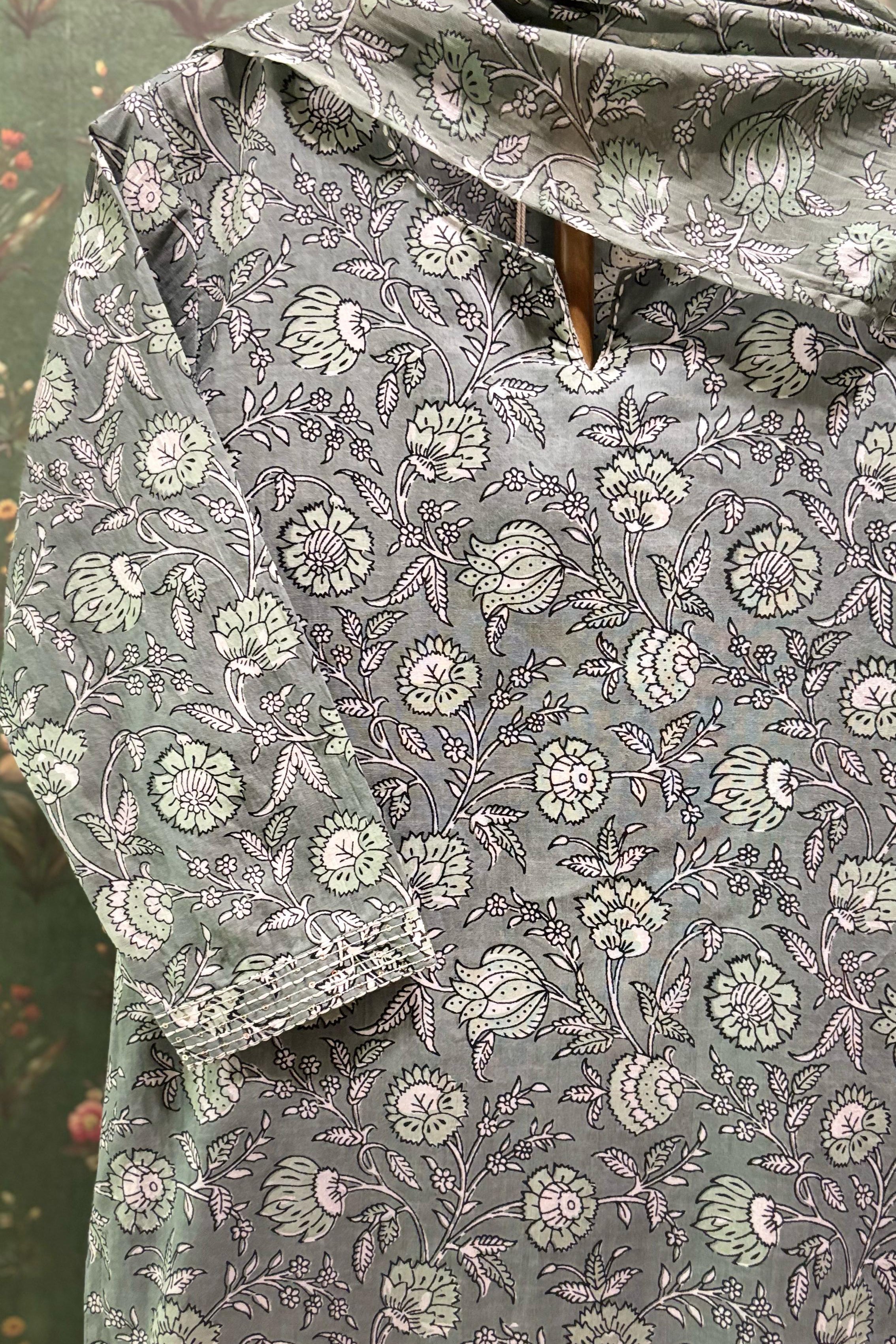 Green Straight Fit Cotton Suit Set (With Pants and Dupatta)