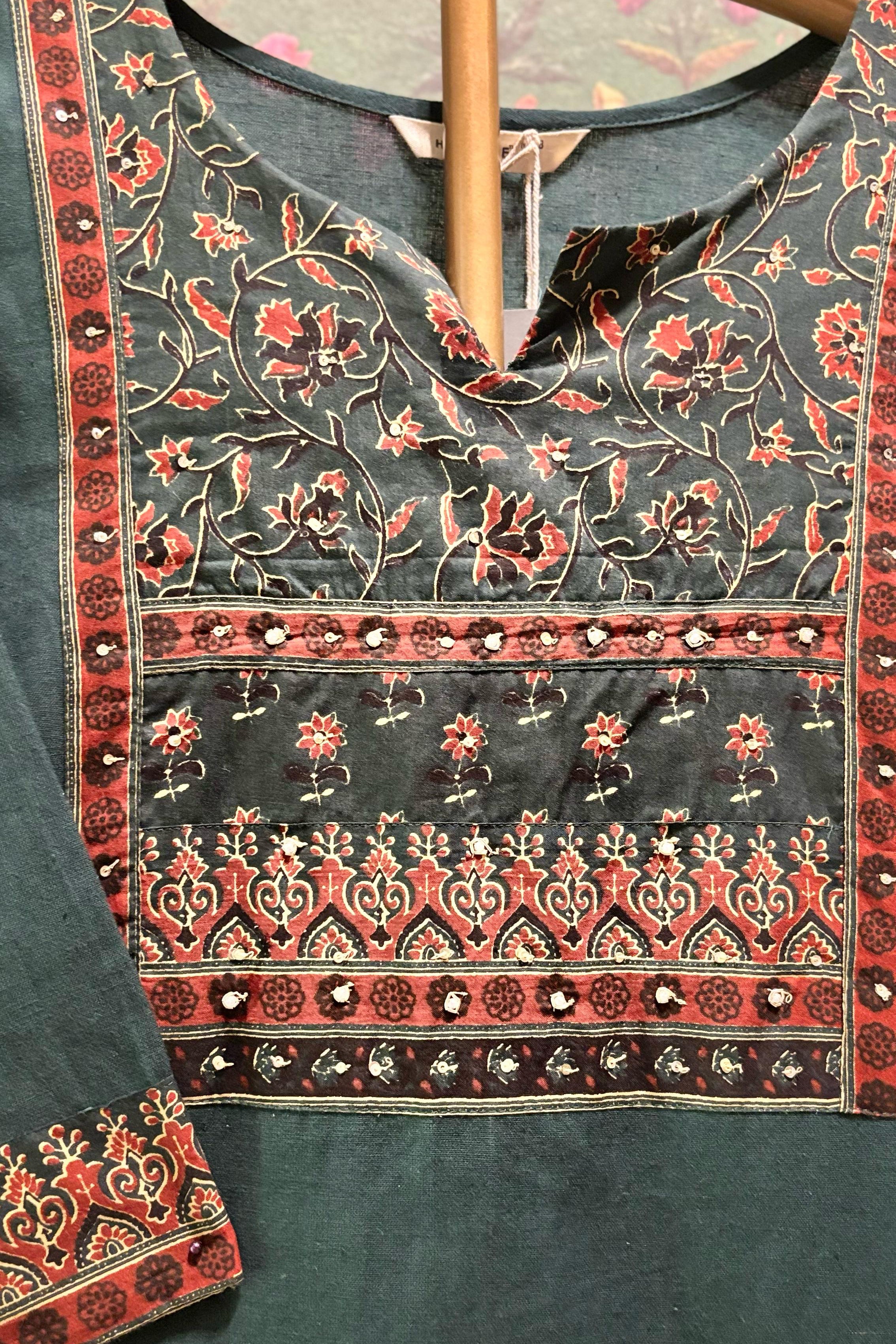 Green Straight Fit Cotton Kurta Set | HER-492