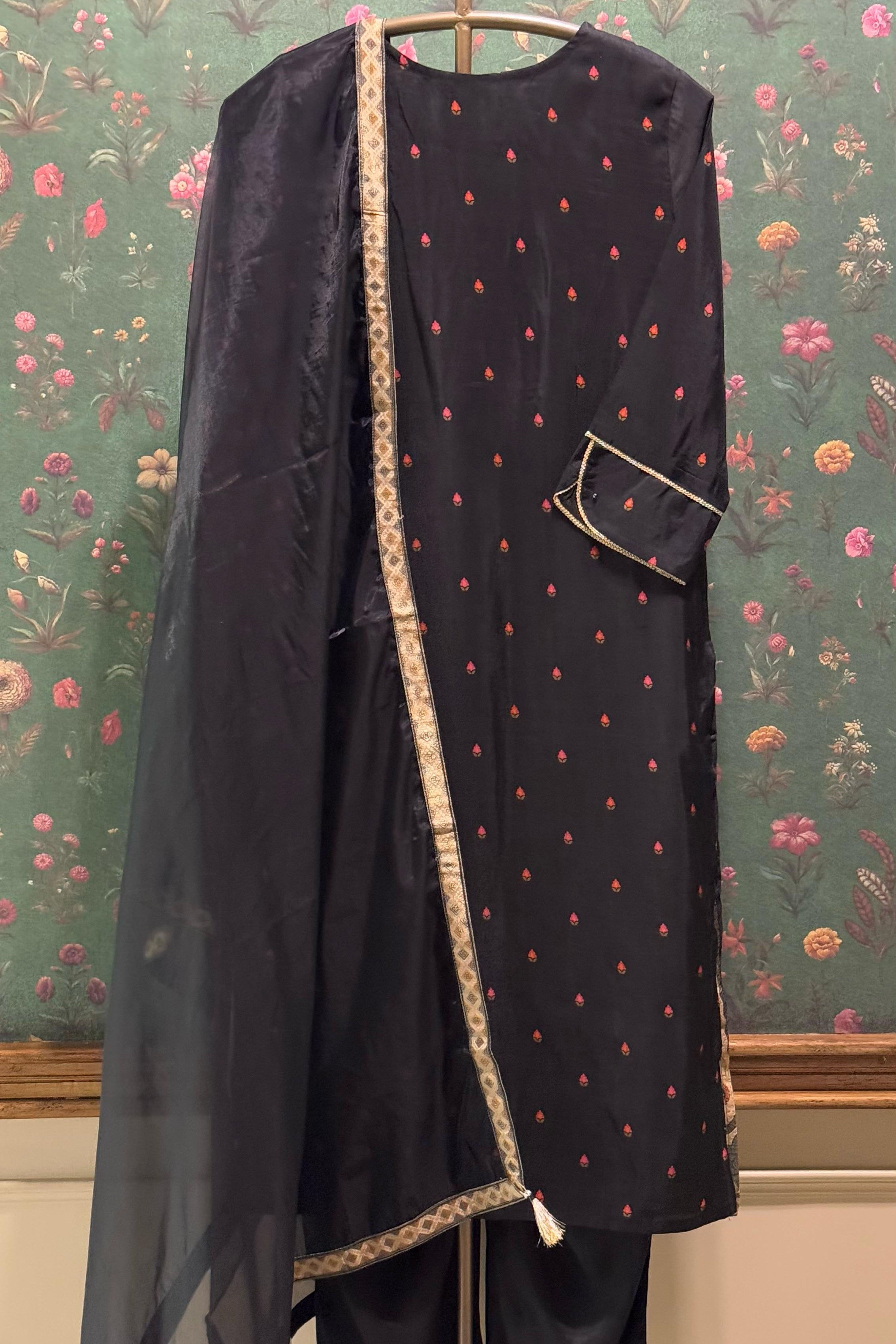 Jacquard Embroidered Suit Set - Black | HER-466