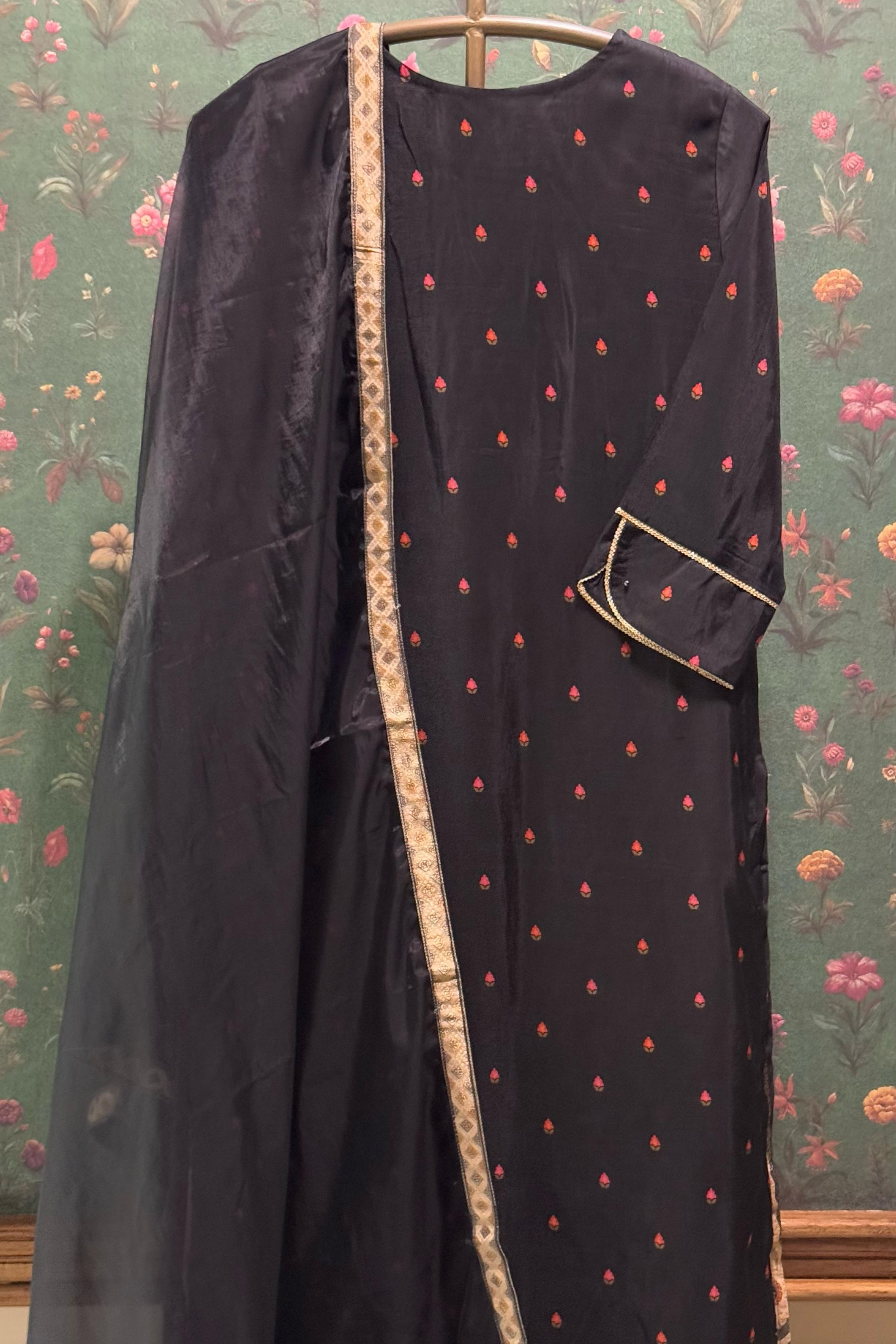 Jacquard Embroidered Suit Set - Black | HER-466