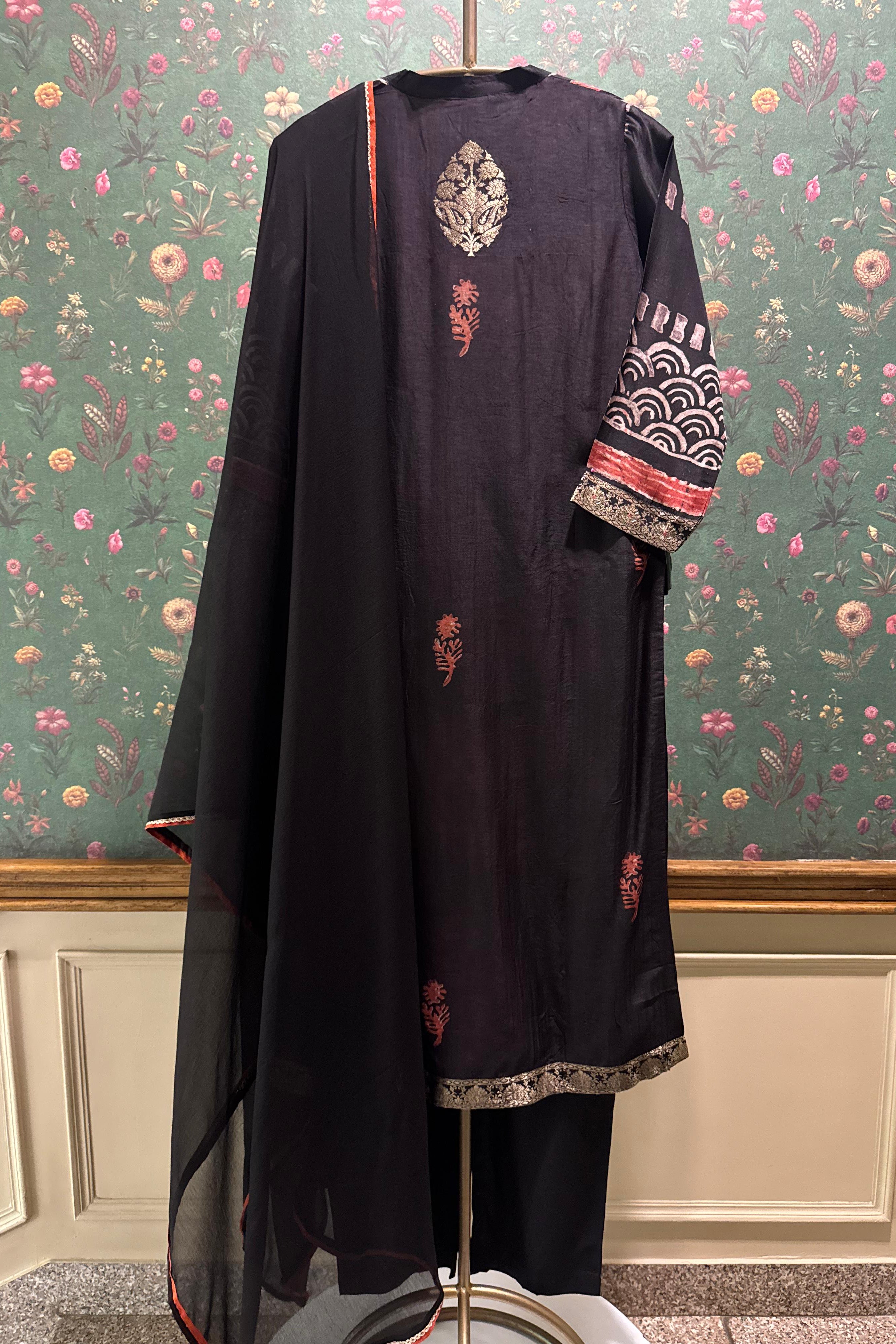 Midnight Rouge Embroidered Jacquard Suit Set | HER-427