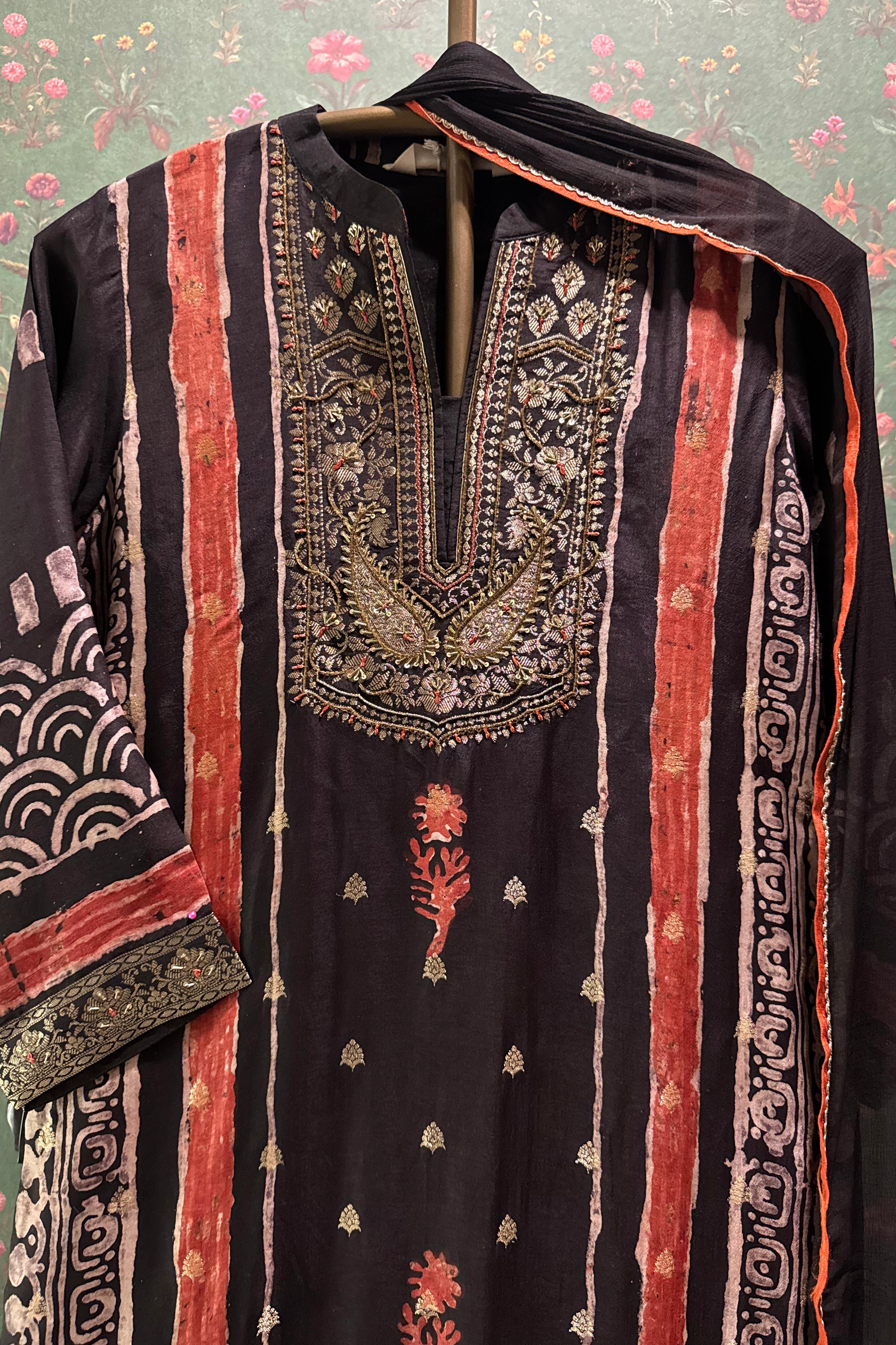 Midnight Rouge Embroidered Jacquard Suit Set | HER-427