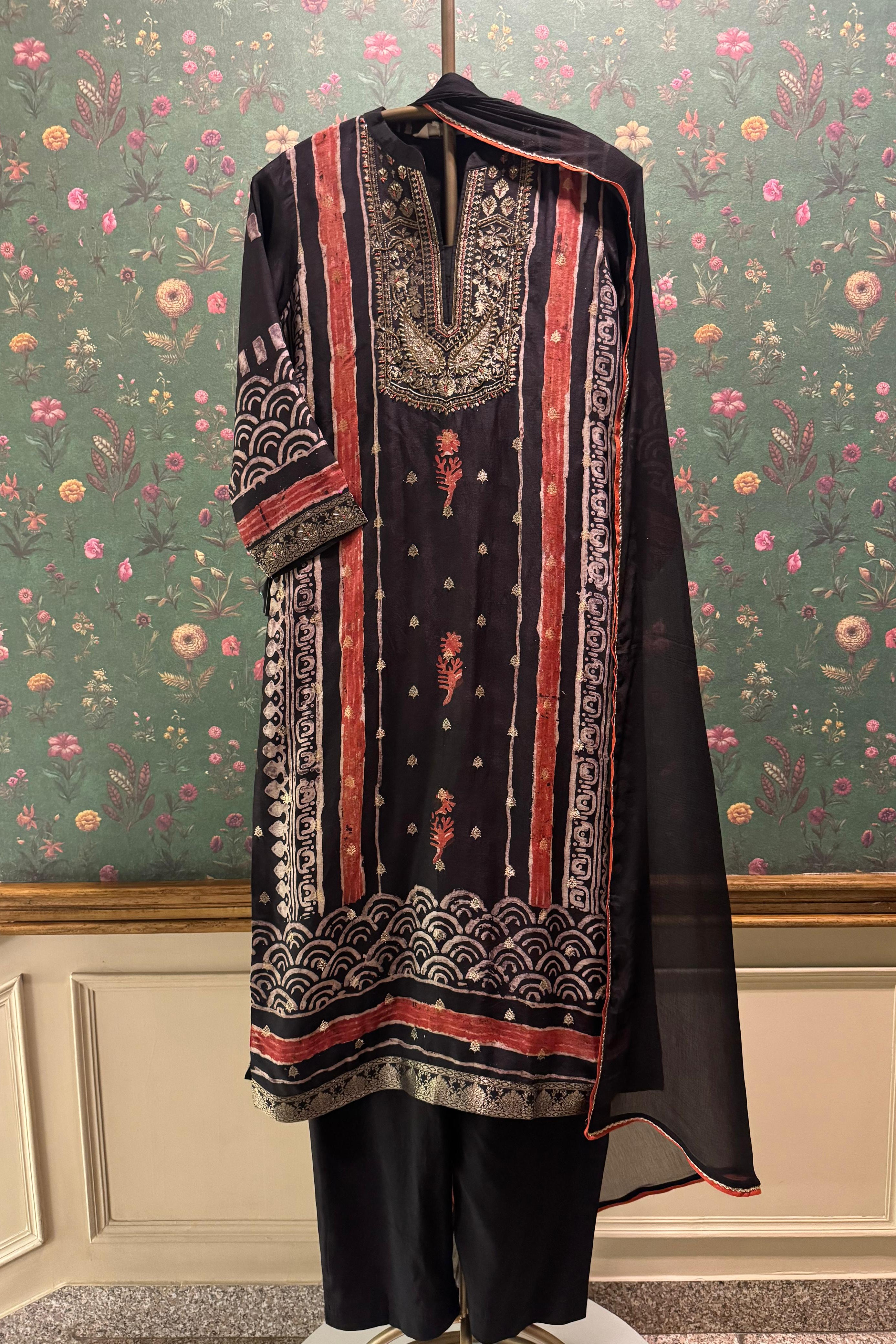 Midnight Rouge Embroidered Jacquard Suit Set | HER-427